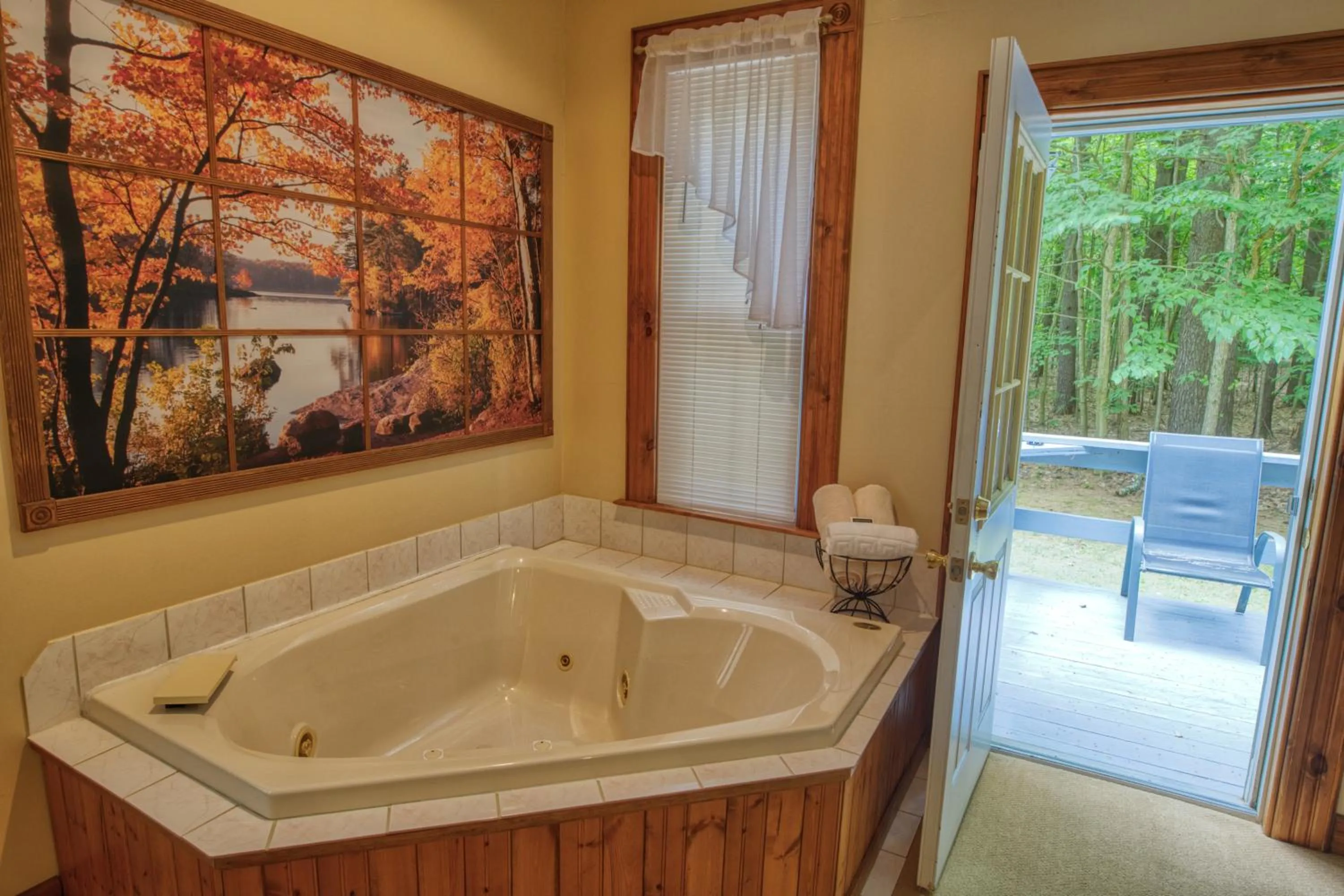 Hot Tub in Rockwell Falls Inn and Wine Bar