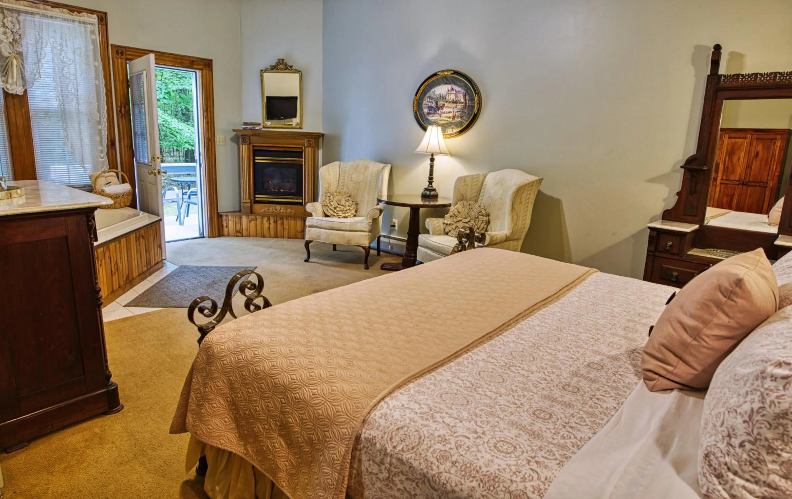 Photo of the whole room, Bed in Rockwell Falls Inn and Wine Bar