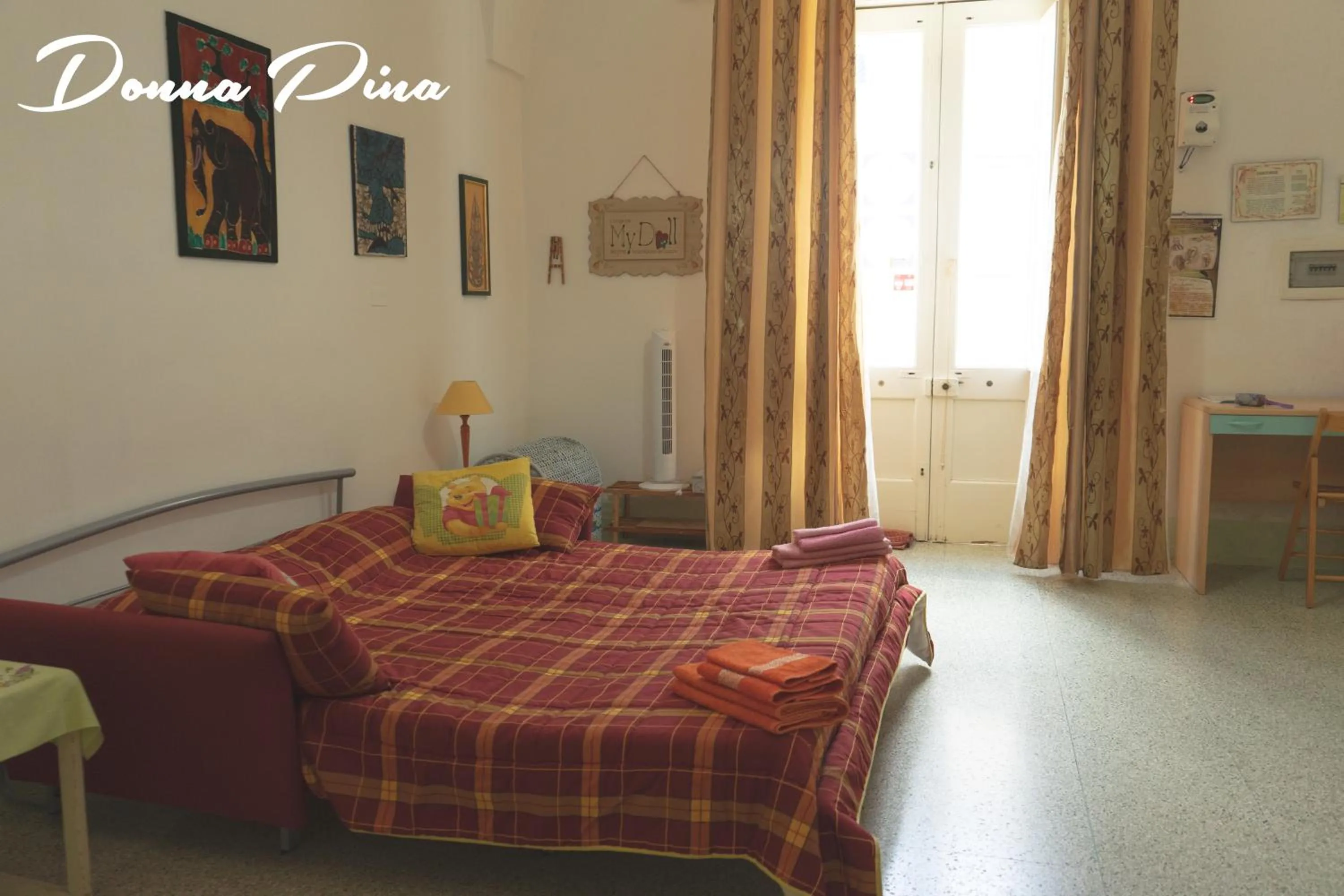 Bed in Donn'Anna B&B