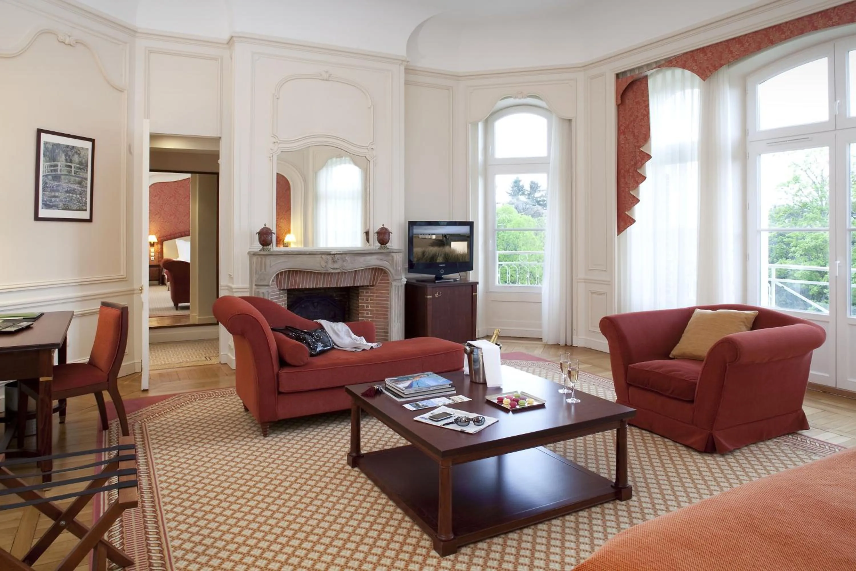 TV and multimedia in Le Domaine des Roches, Hotel & Spa