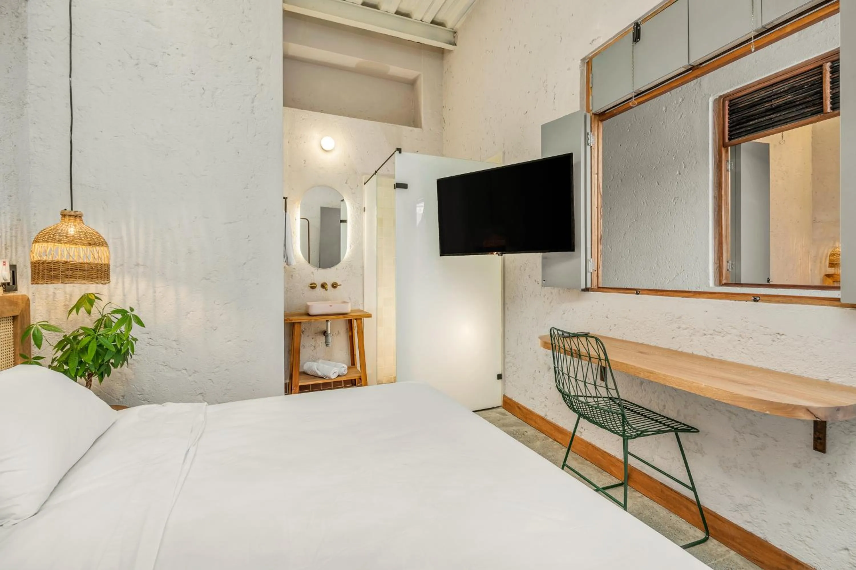 Botánica Casa Hotel Manila by HOUSY