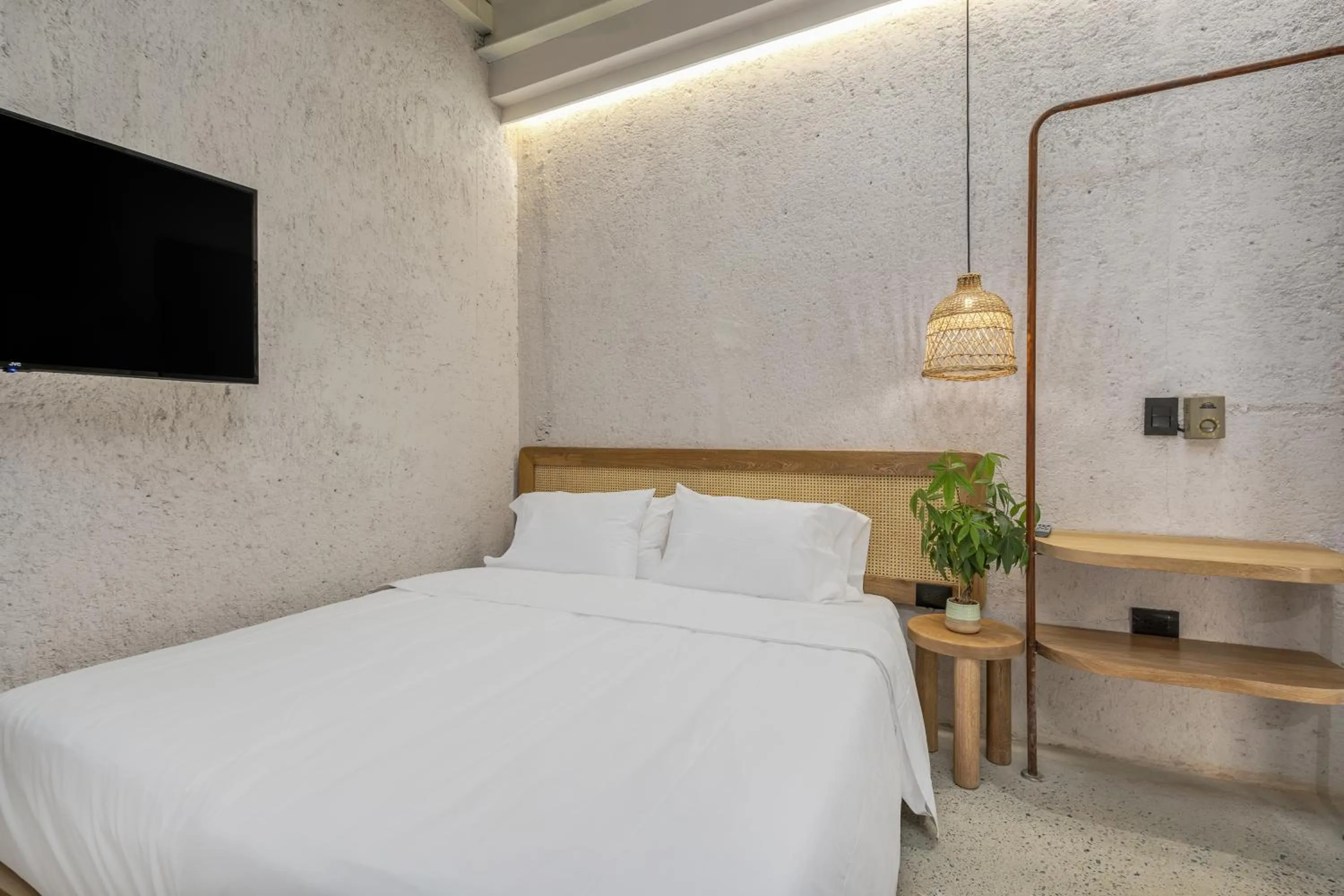 Suite in Botánica Casa Hotel Manila by HOUSY