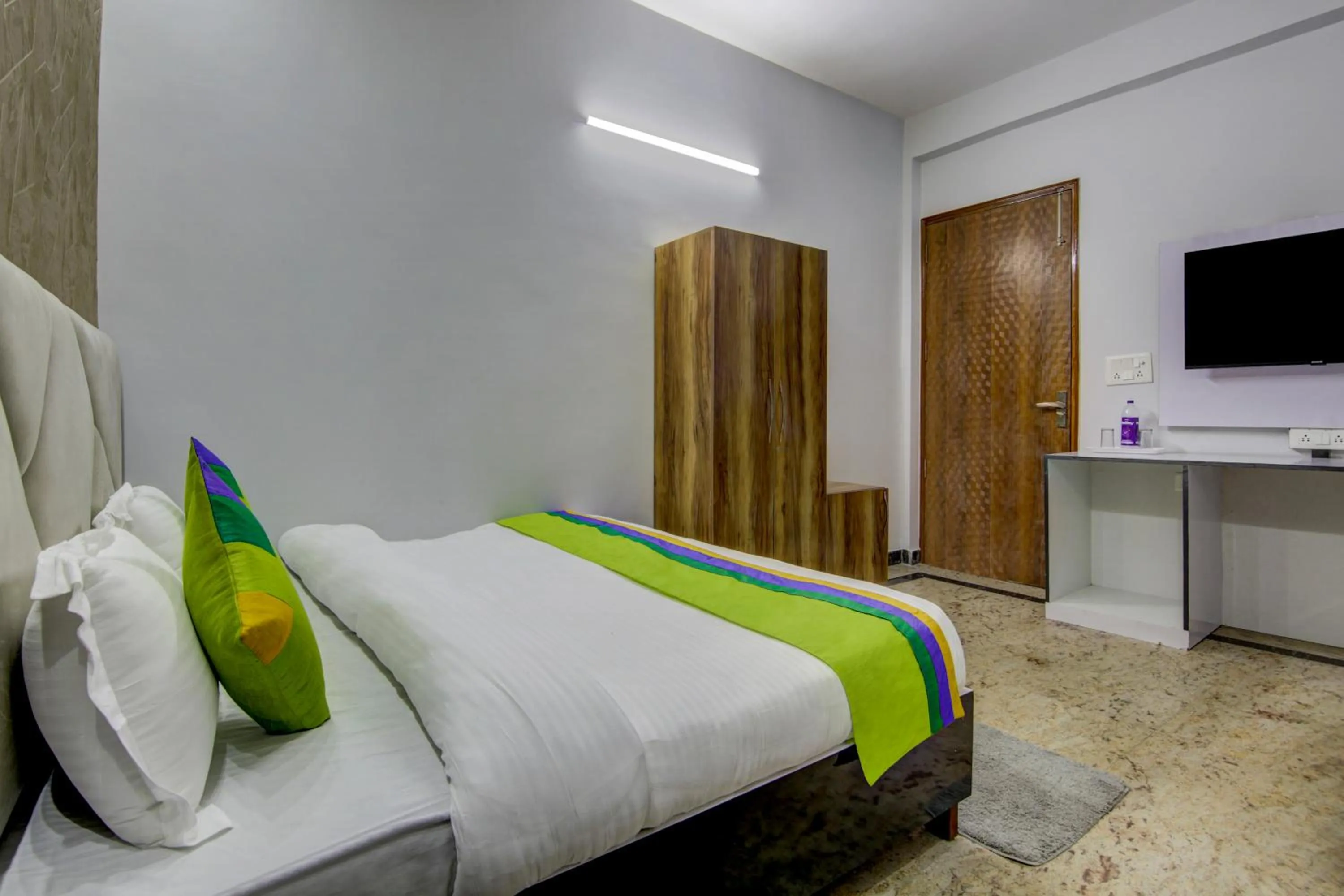 Bedroom, Bed in Treebo Sai Village, Manesar