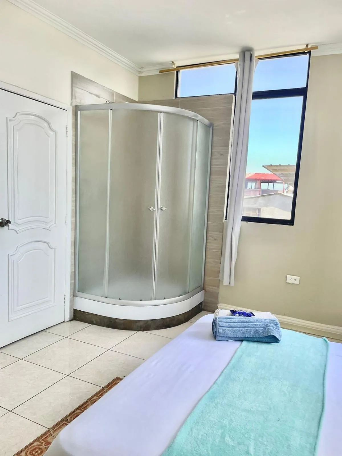 Shower in Reef Manta