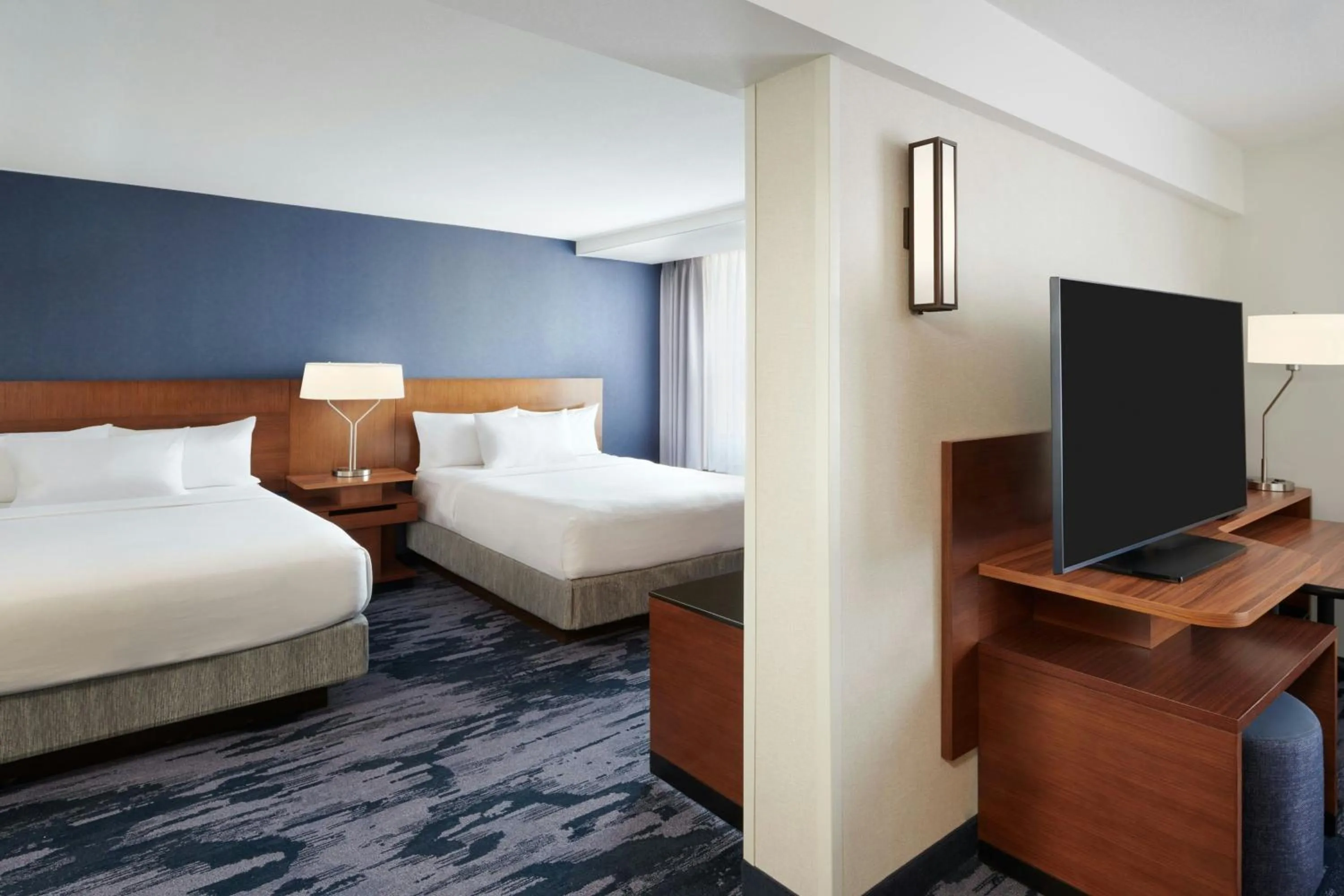 Photo of the whole room, Bed in Fairfield Inn & Suites by Marriott Calgary Downtown