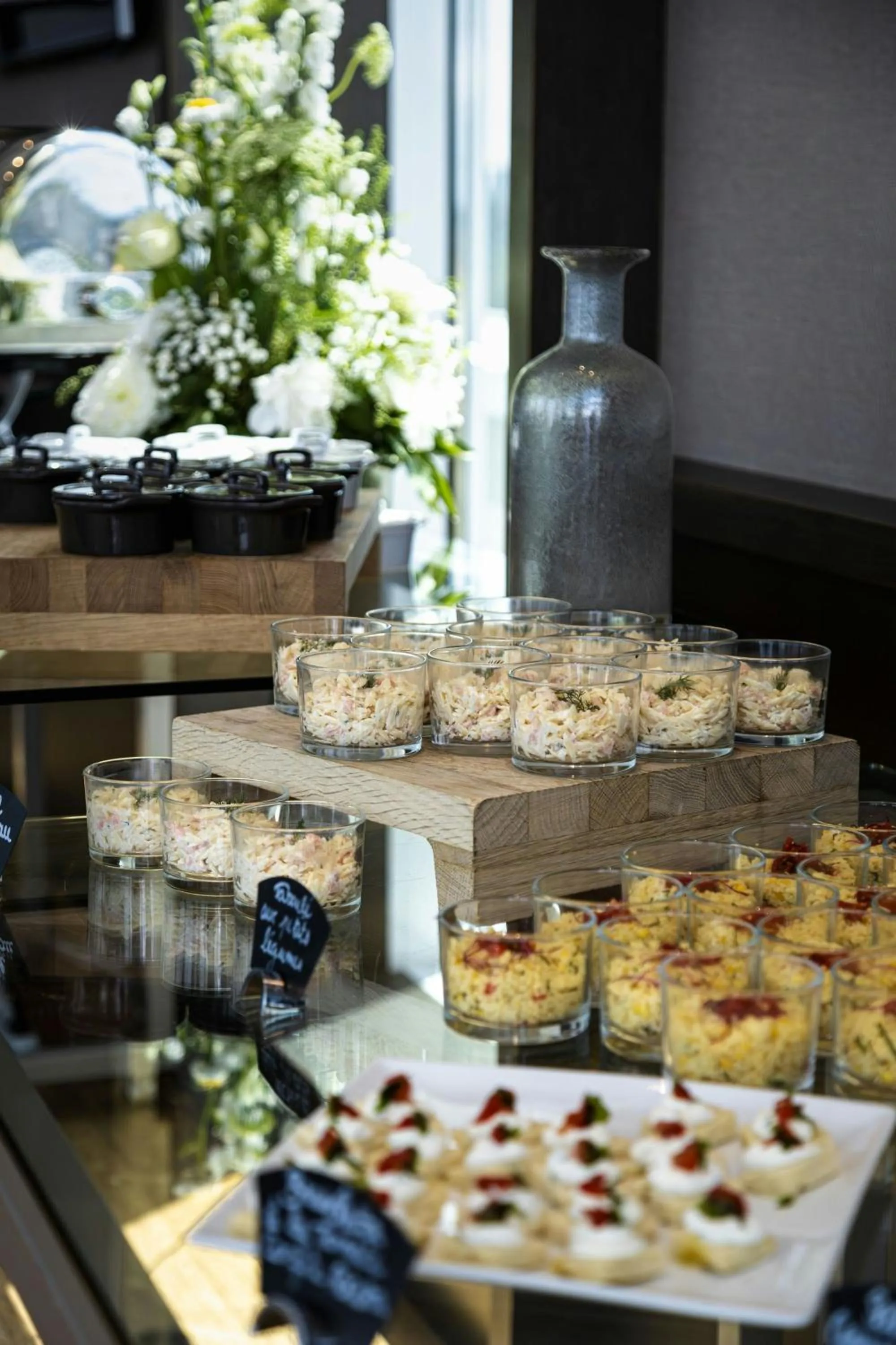 Lounge or bar in AC Hotel by Marriott Paris Le Bourget Airport