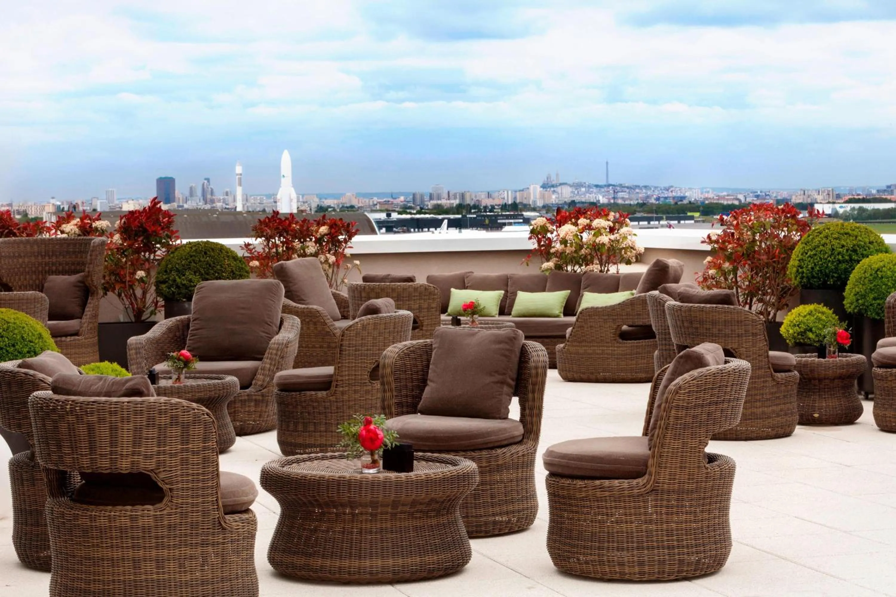 Lounge or bar in AC Hotel by Marriott Paris Le Bourget Airport