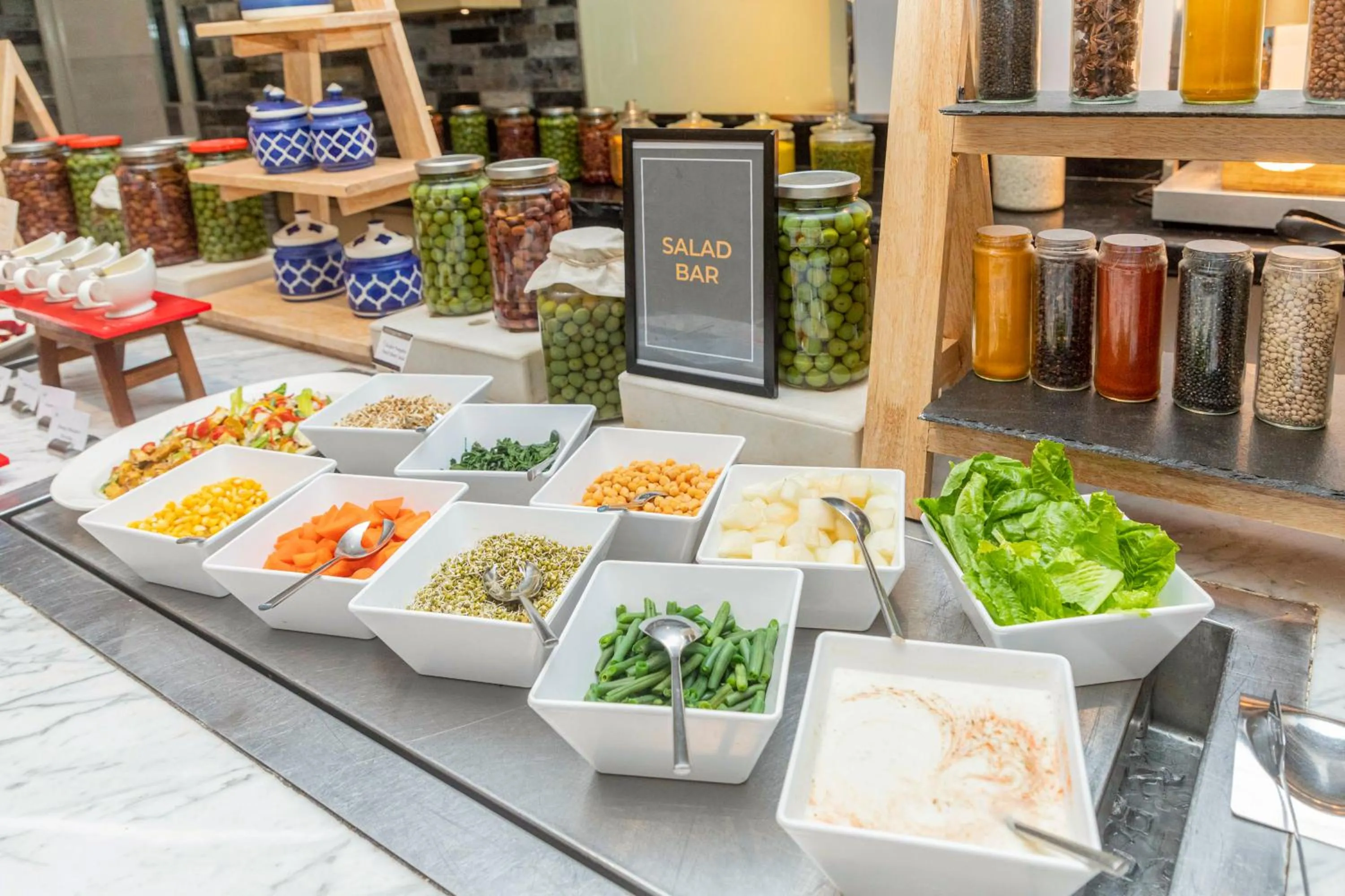 Breakfast in Courtyard by Marriott Agra