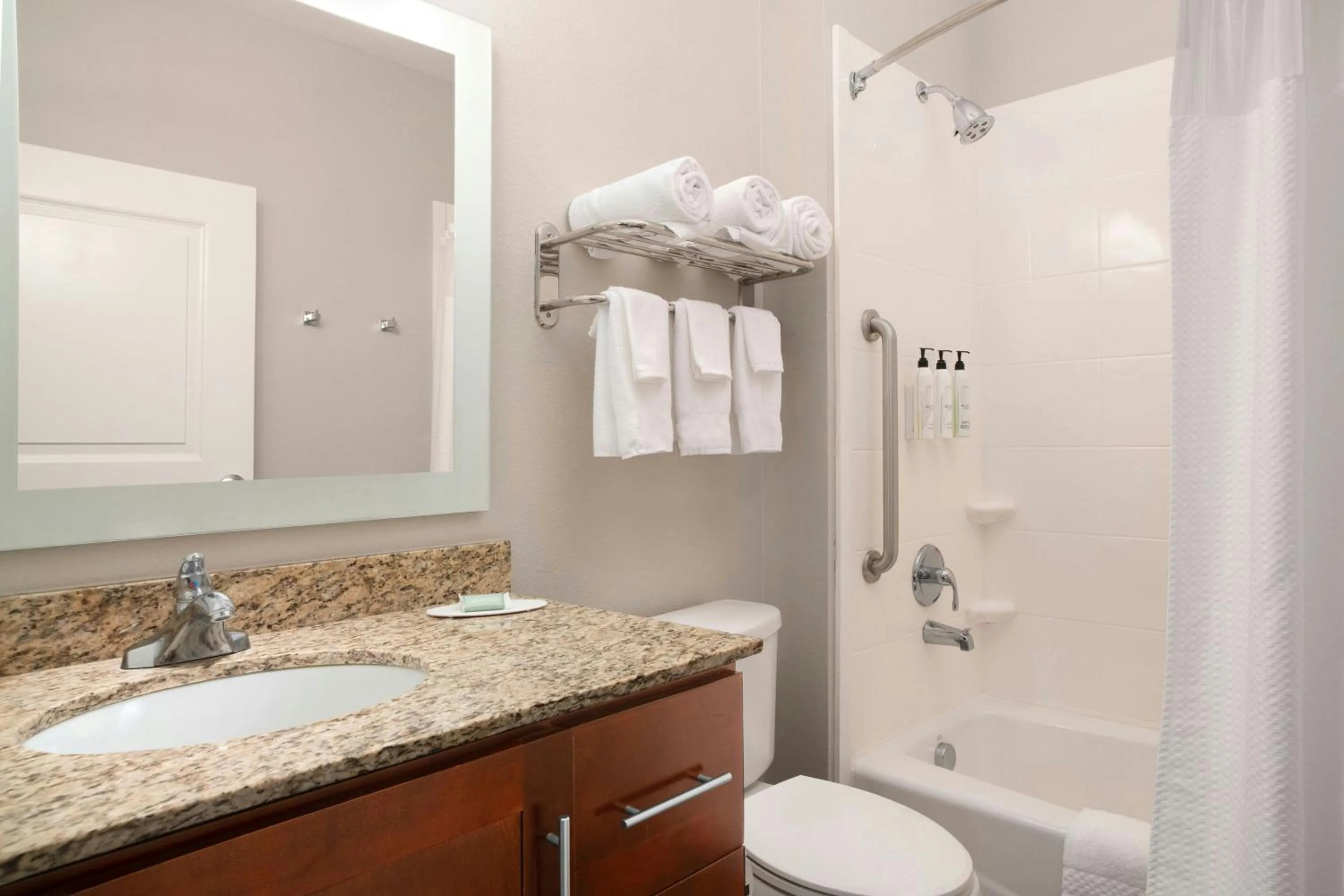 Bathroom in TownePlace Suites by Marriott Laredo