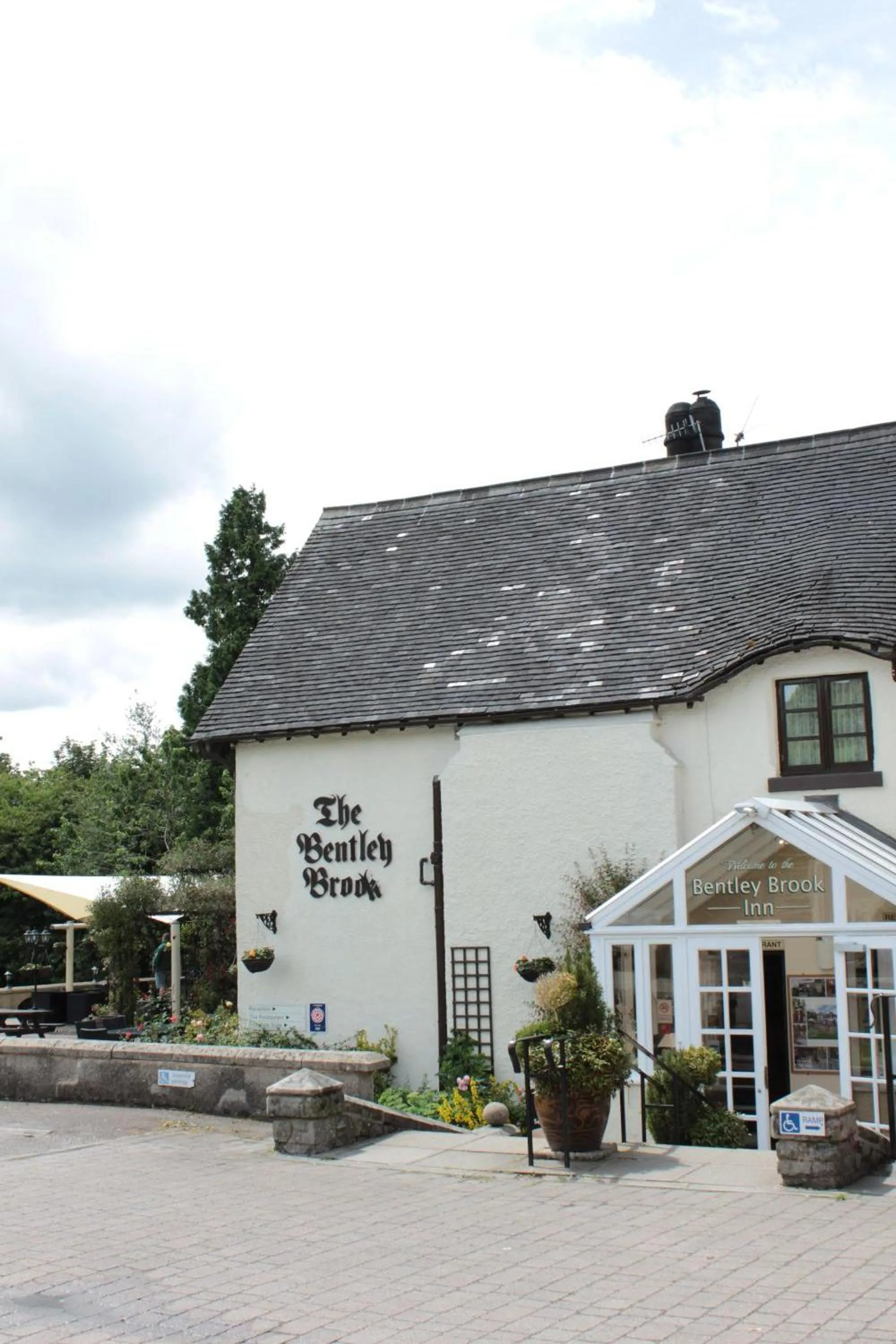 Facade/entrance in The Bentley Brook Inn