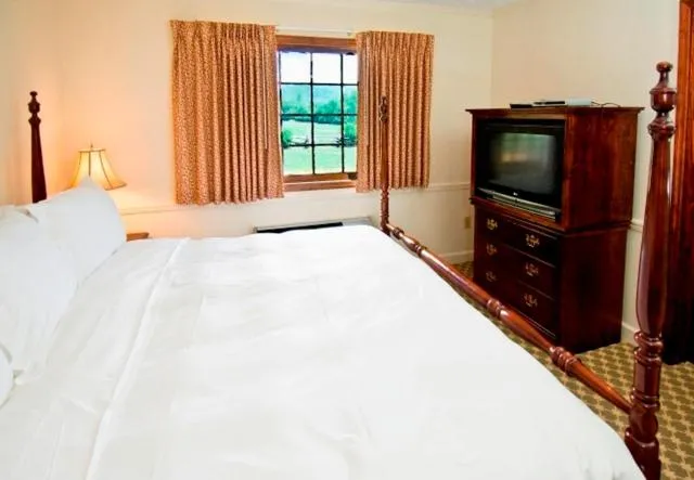 Bed in The Dillard House