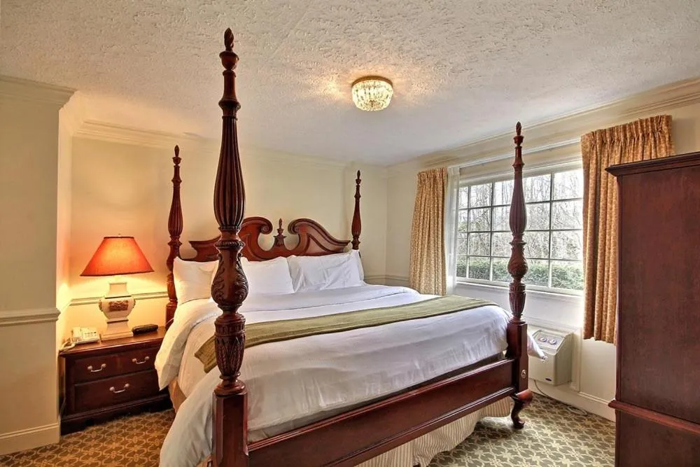 Bed in The Dillard House