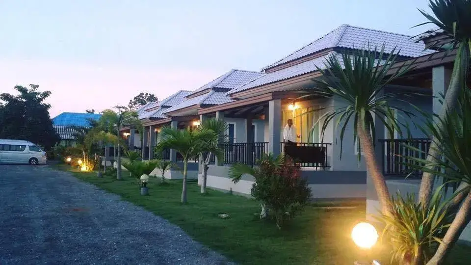 Property building in KP Mountain Beach Property building in KP Mountain Beach