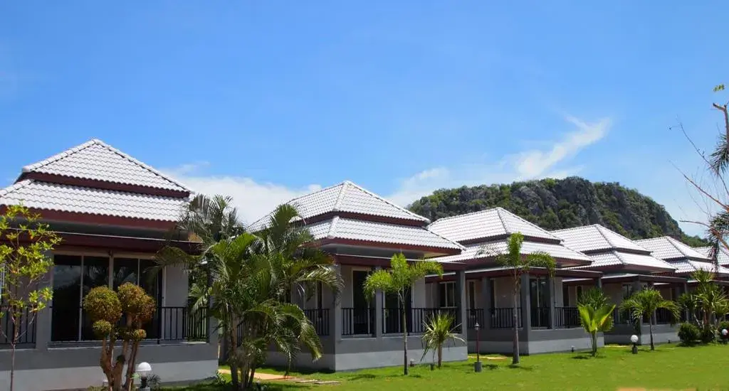 Facade/entrance in KP Mountain Beach Facade/entrance in KP Mountain Beach