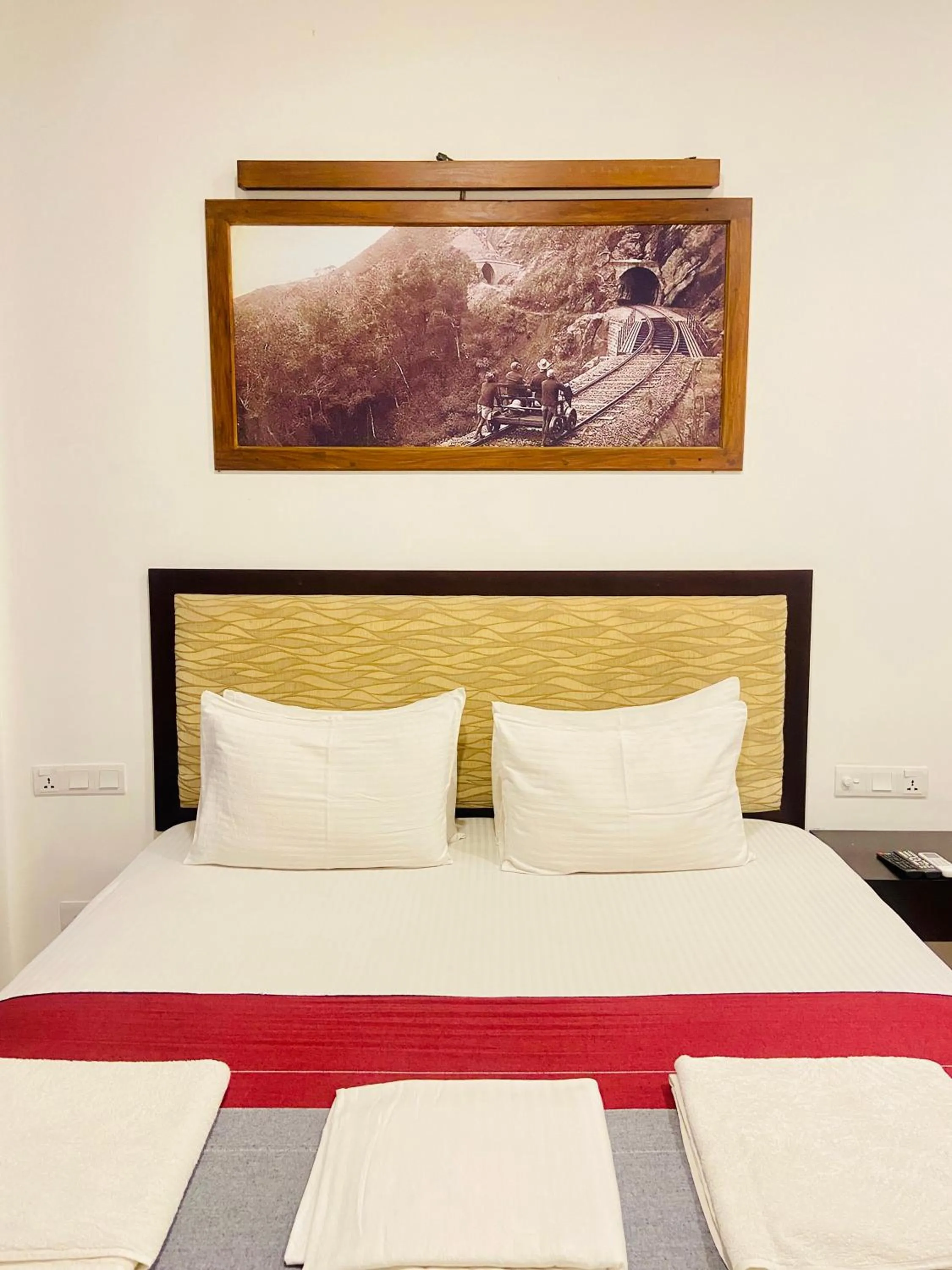 Bed in Hotel Kandyan View ''Free pickup from Kandy city''
