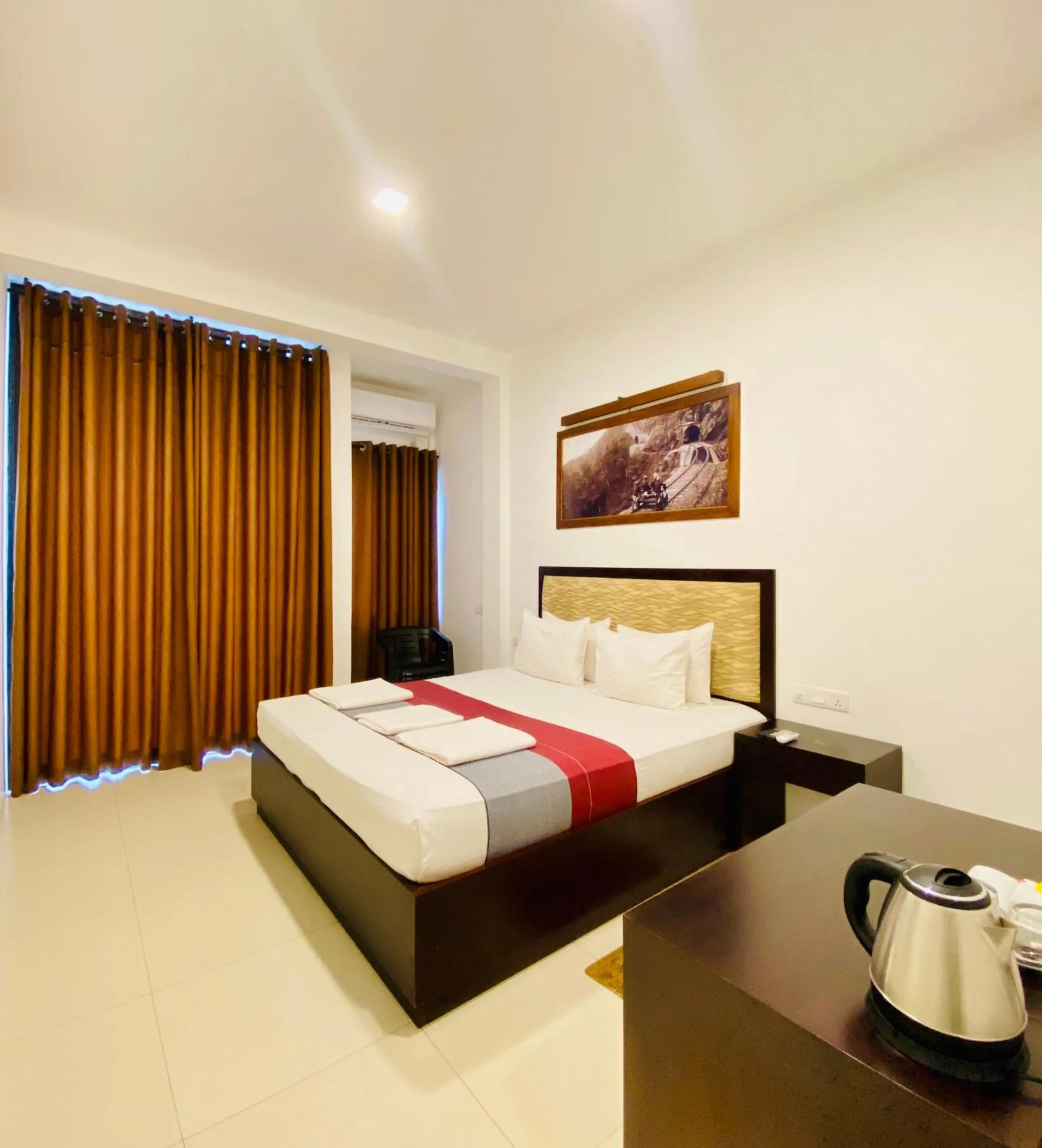 Bed in Hotel Kandyan View ''Free pickup from Kandy city''