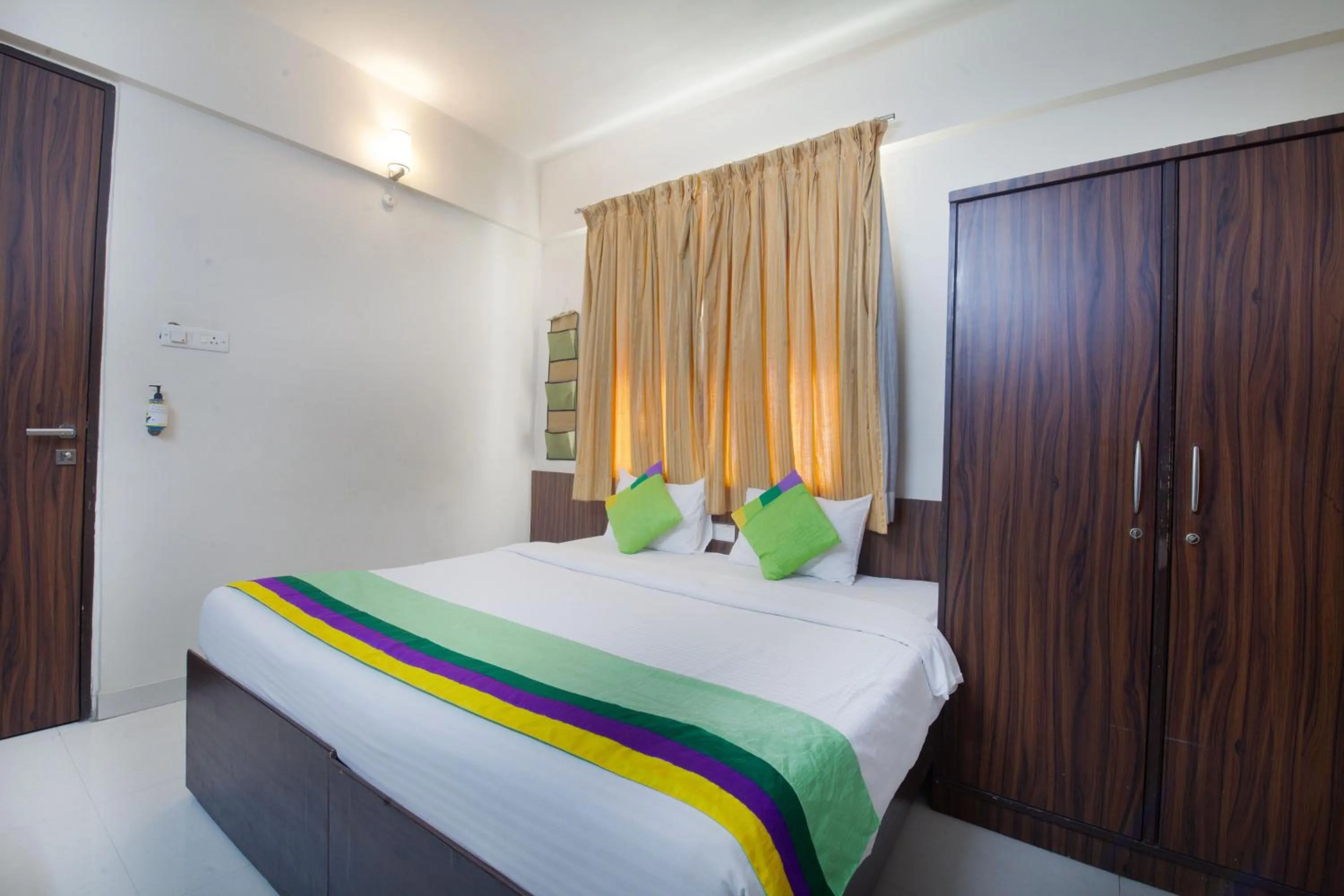 Bedroom, Bed in Treebo Park View Hadapsar