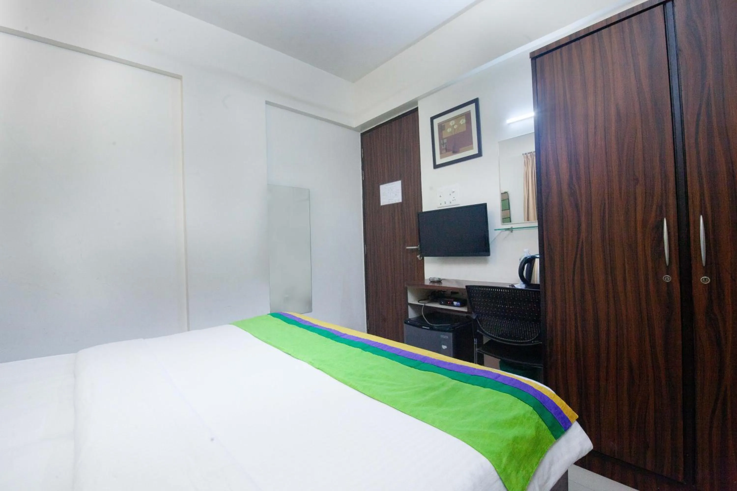 Bedroom, Bed in Treebo Park View Hadapsar