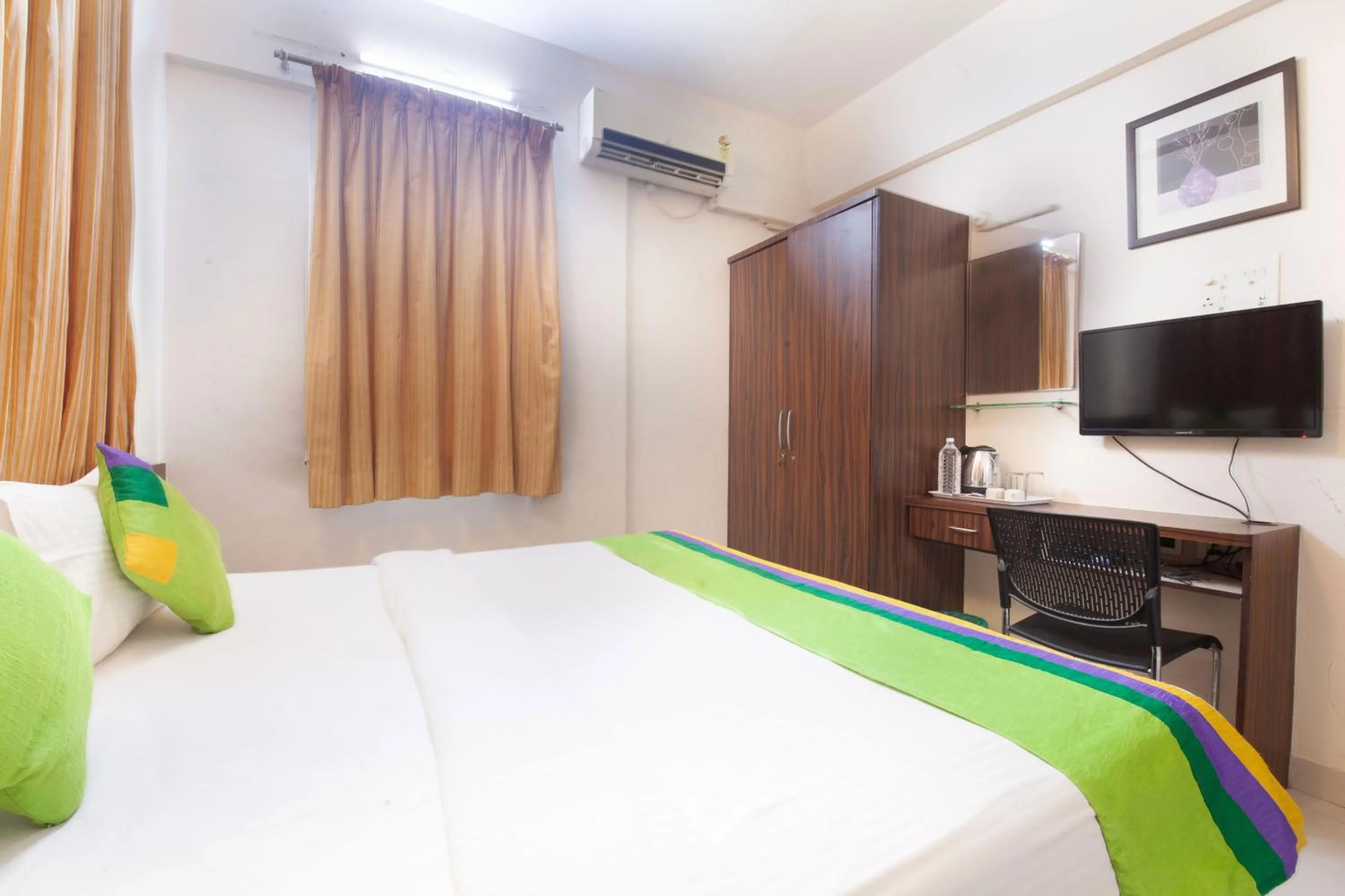 Bedroom, Bed in Treebo Park View Hadapsar