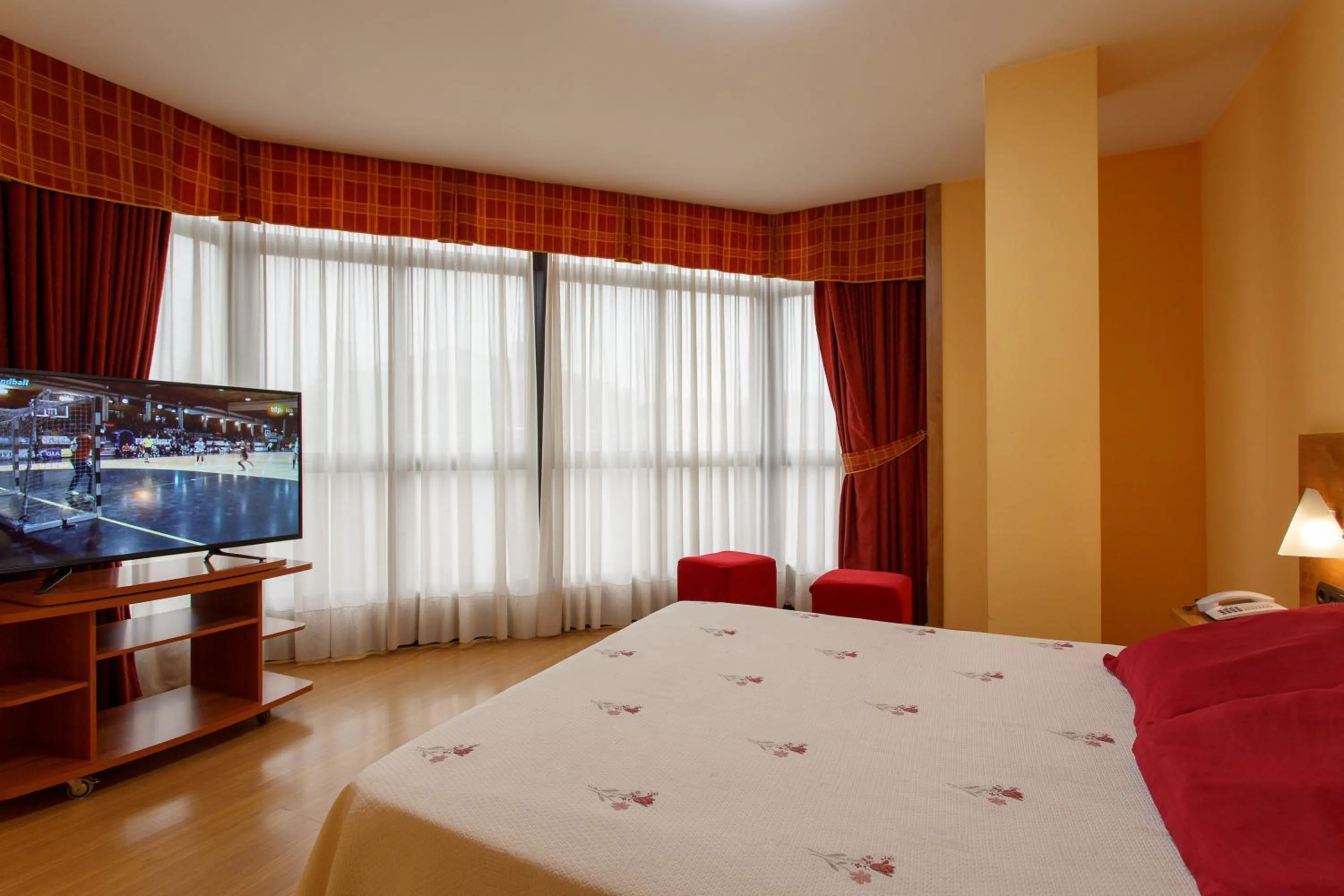 Bed in Hotel Restaurante Pontiñas