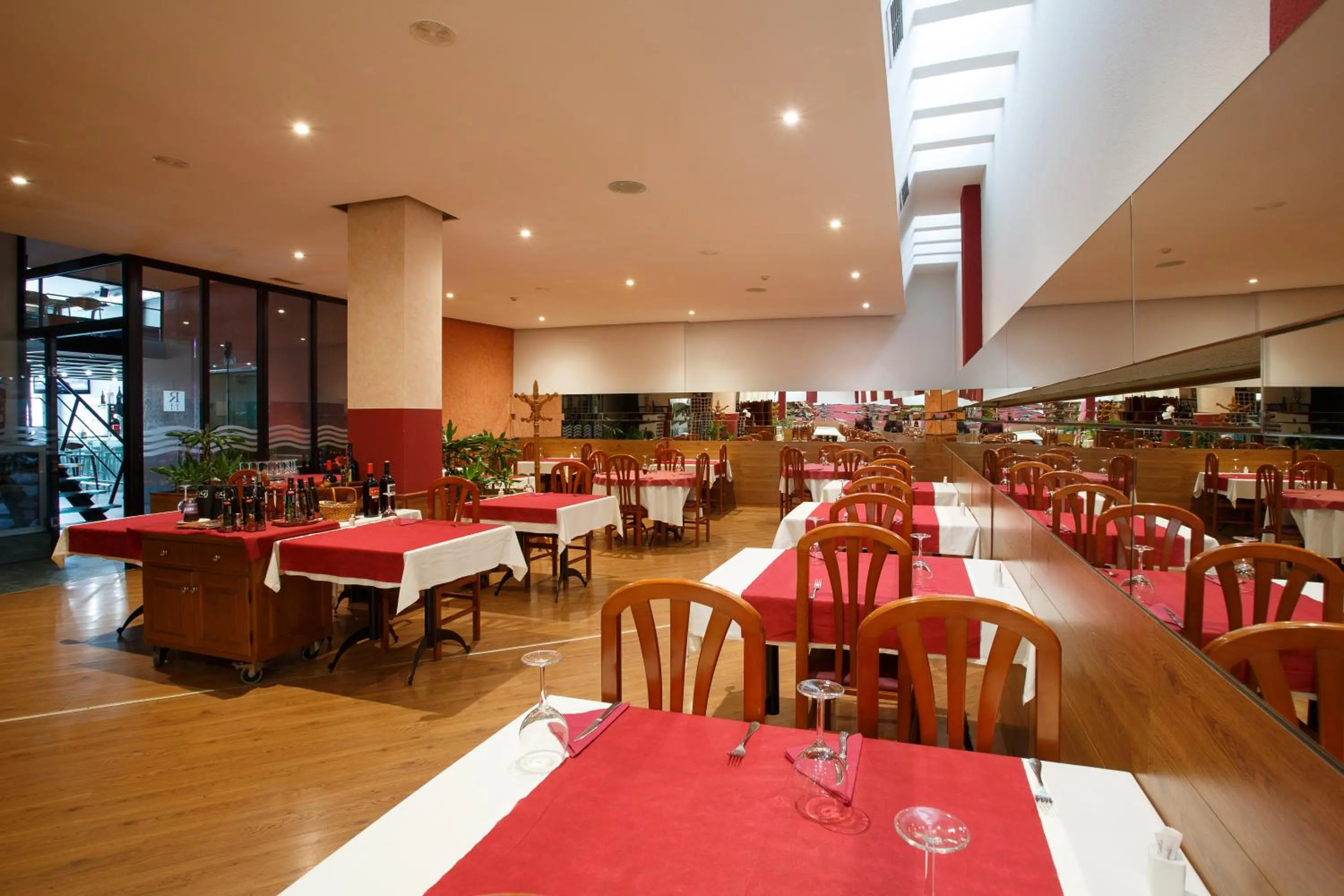 Restaurant/places to eat in Hotel Restaurante Pontiñas