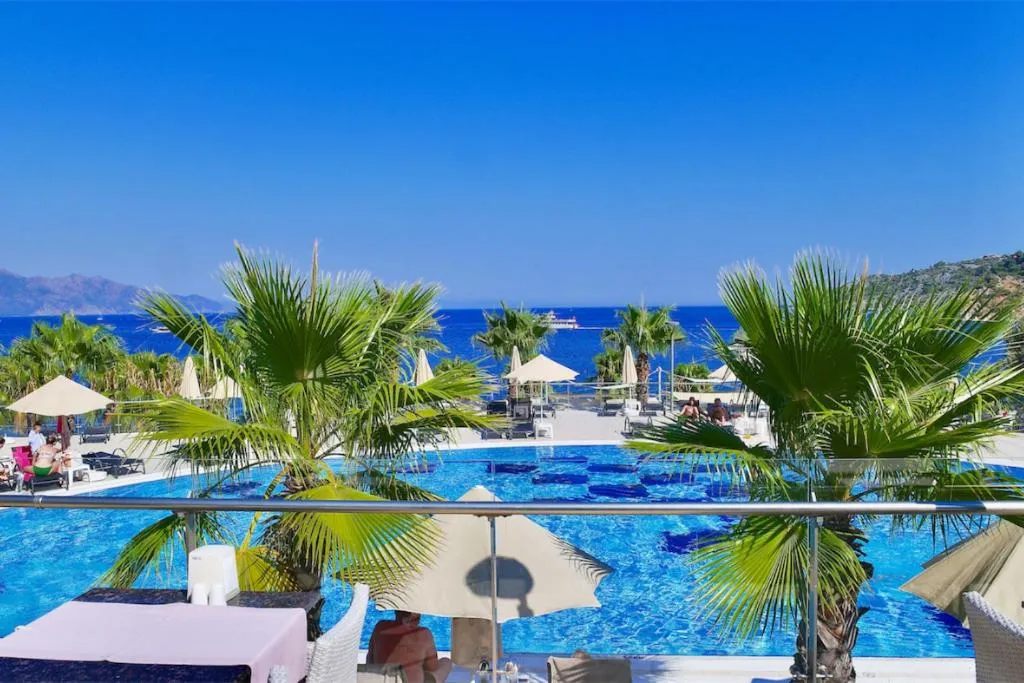 Swimming pool in Turunc Premium Hotel