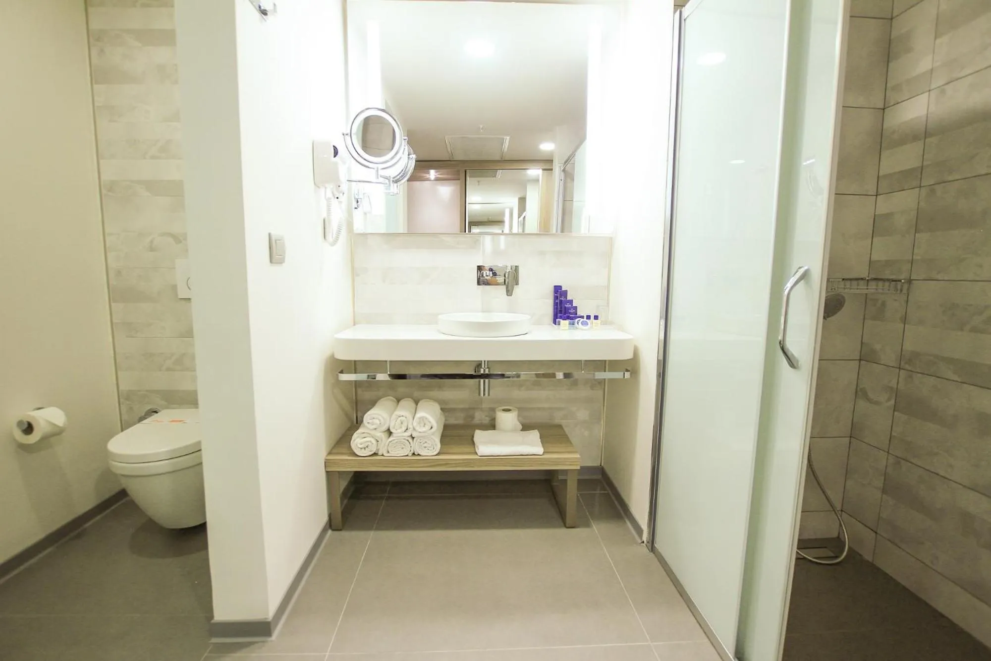 Toilet in Turunc Premium Hotel