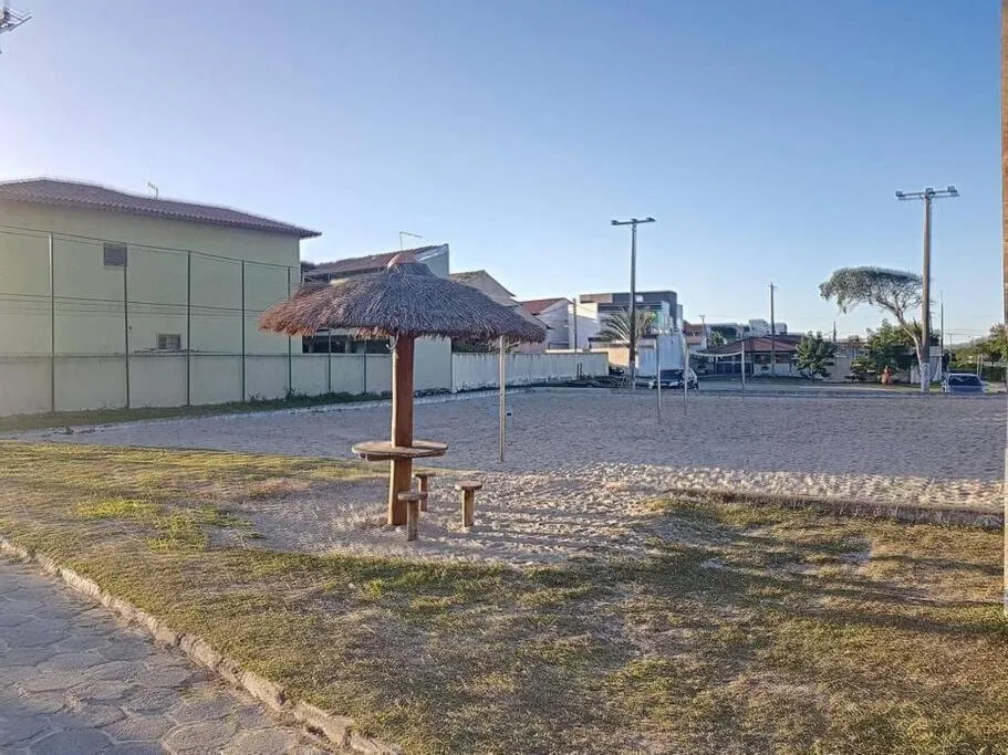 Casa com piscina, churrasqueira e ar condicionado em condomínio