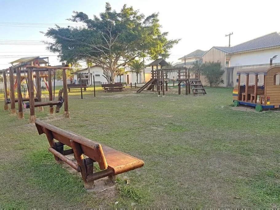 Casa com piscina, churrasqueira e ar condicionado em condomínio