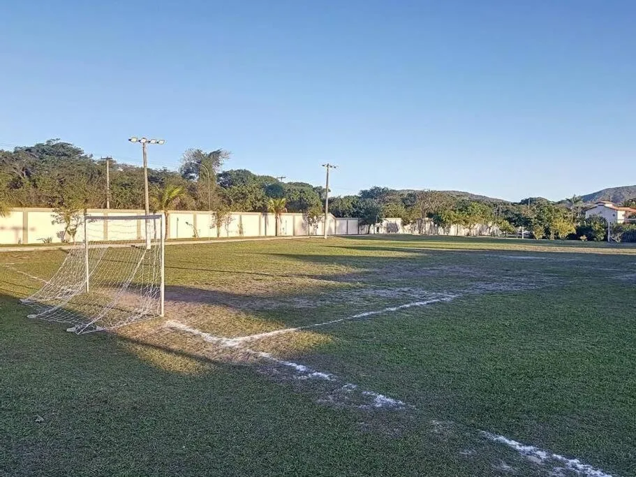 Casa com piscina, churrasqueira e ar condicionado em condomínio