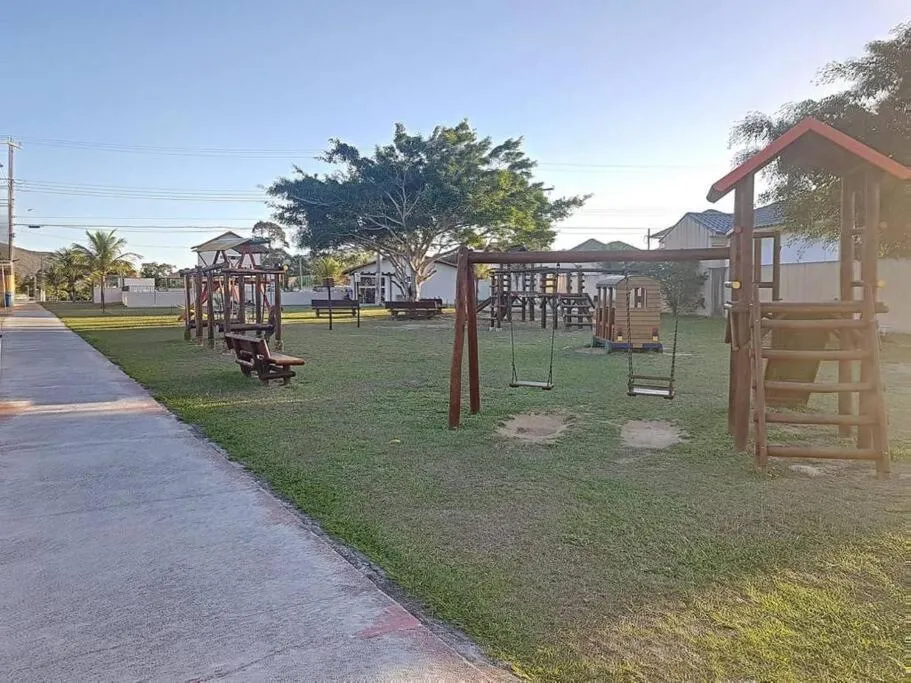 Casa com piscina, churrasqueira e ar condicionado em condomínio