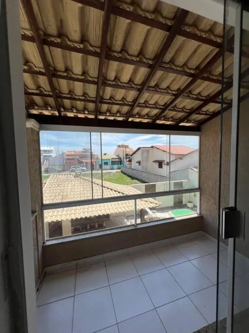 Casa com piscina, churrasqueira e ar condicionado em condomínio