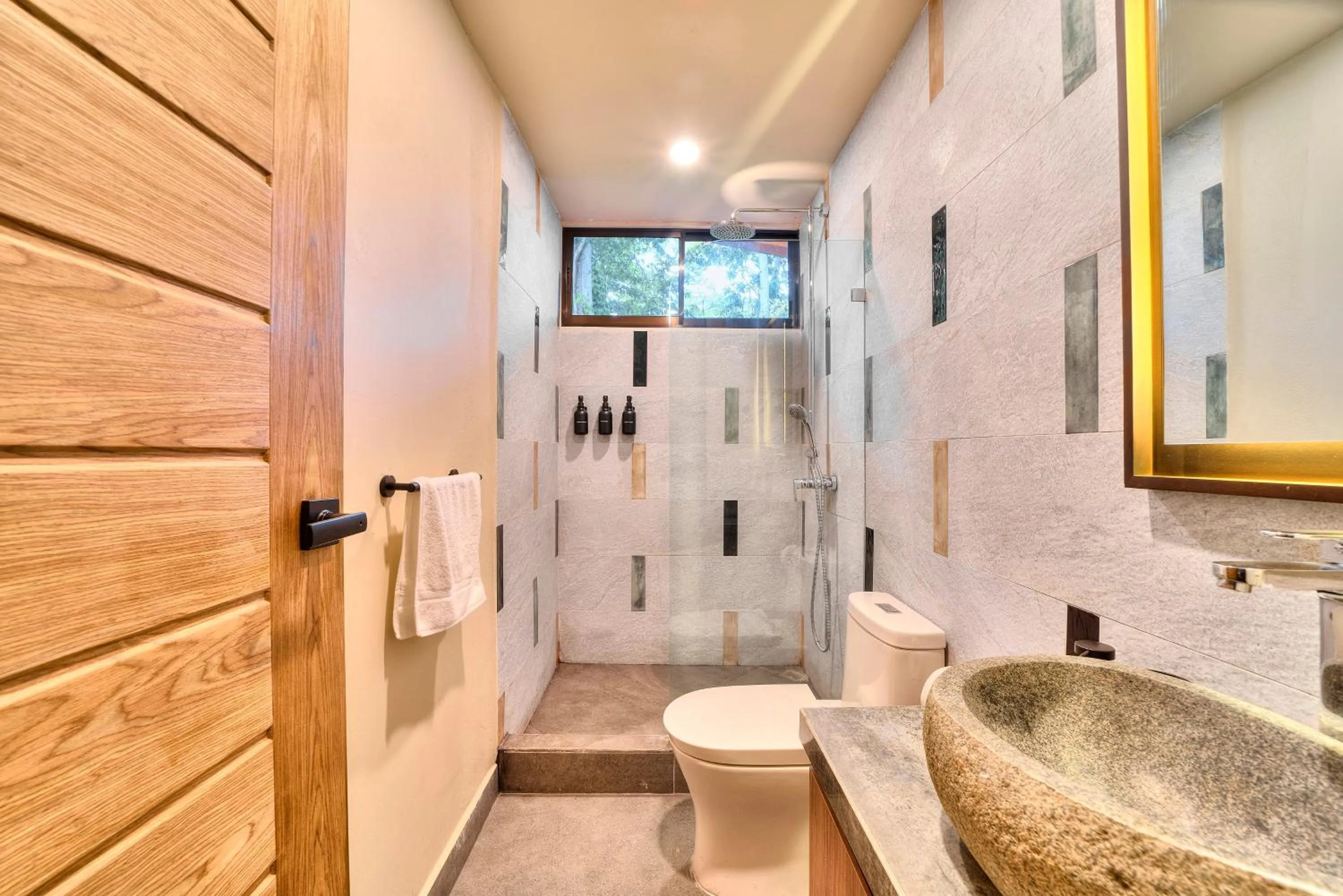 Shower in Conga Boutique Hotel