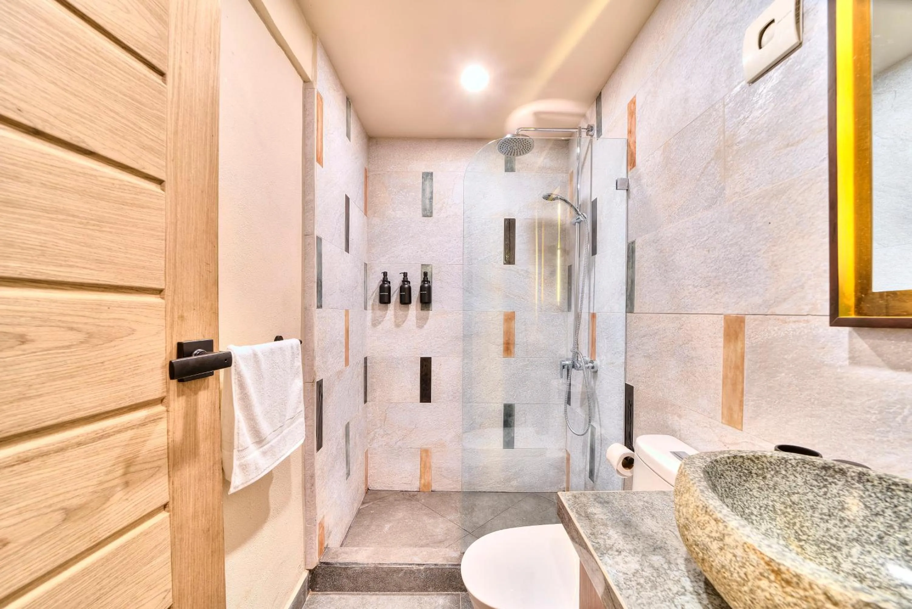 Bathroom in Conga Boutique Hotel