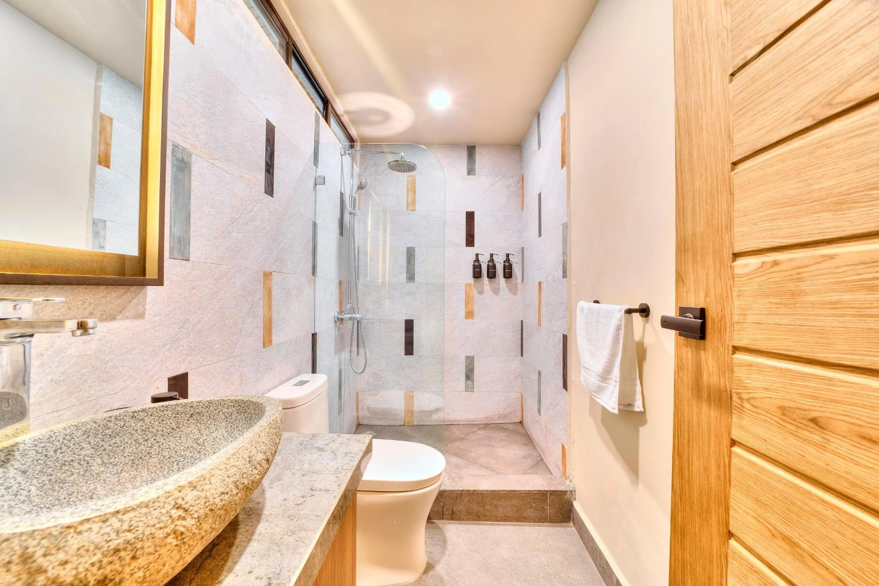 Bathroom in Conga Boutique Hotel