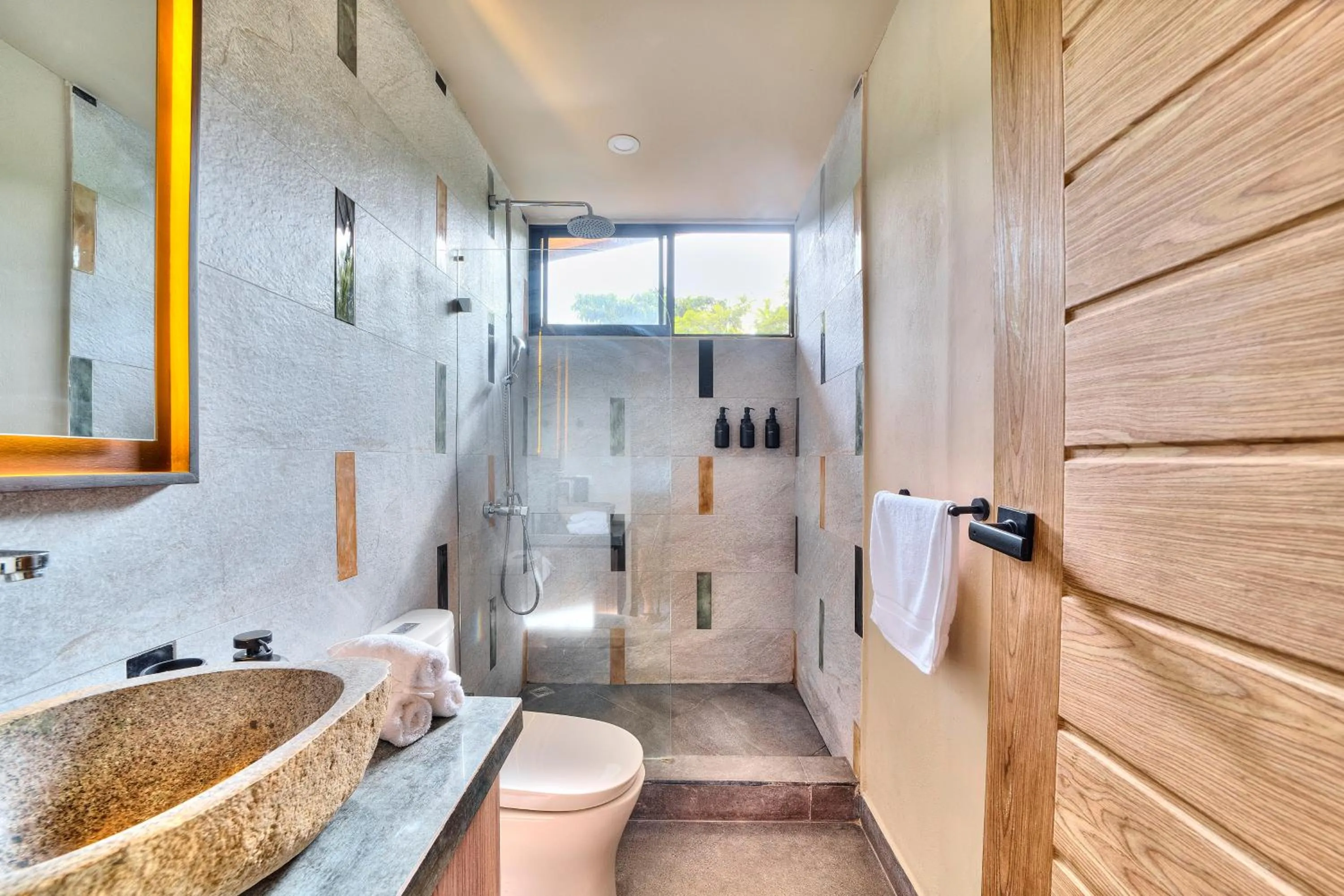 Shower in Conga Boutique Hotel