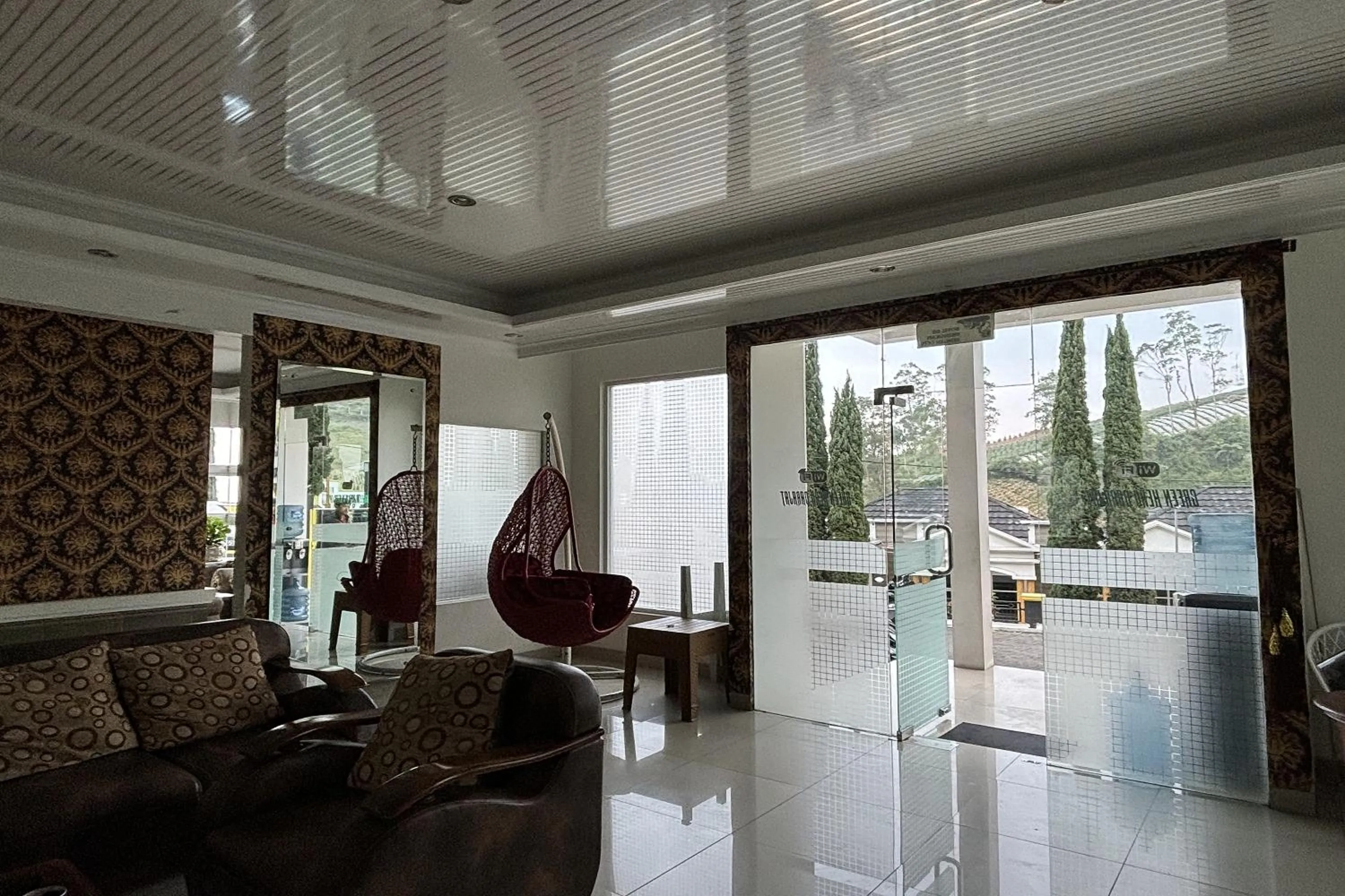 Lobby or reception in Green Hero Darajat Hotel