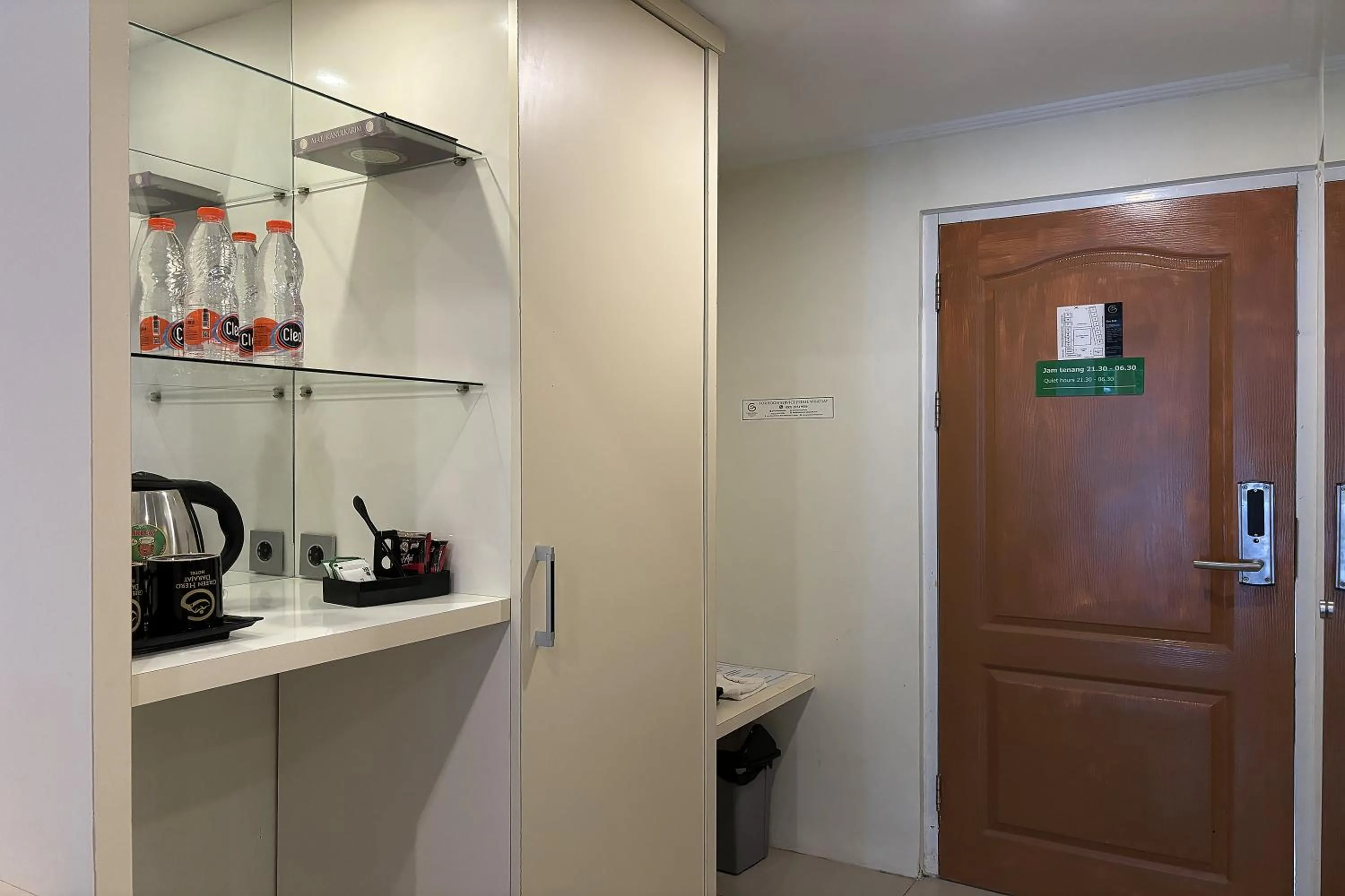 Coffee/tea facilities in Green Hero Darajat Hotel