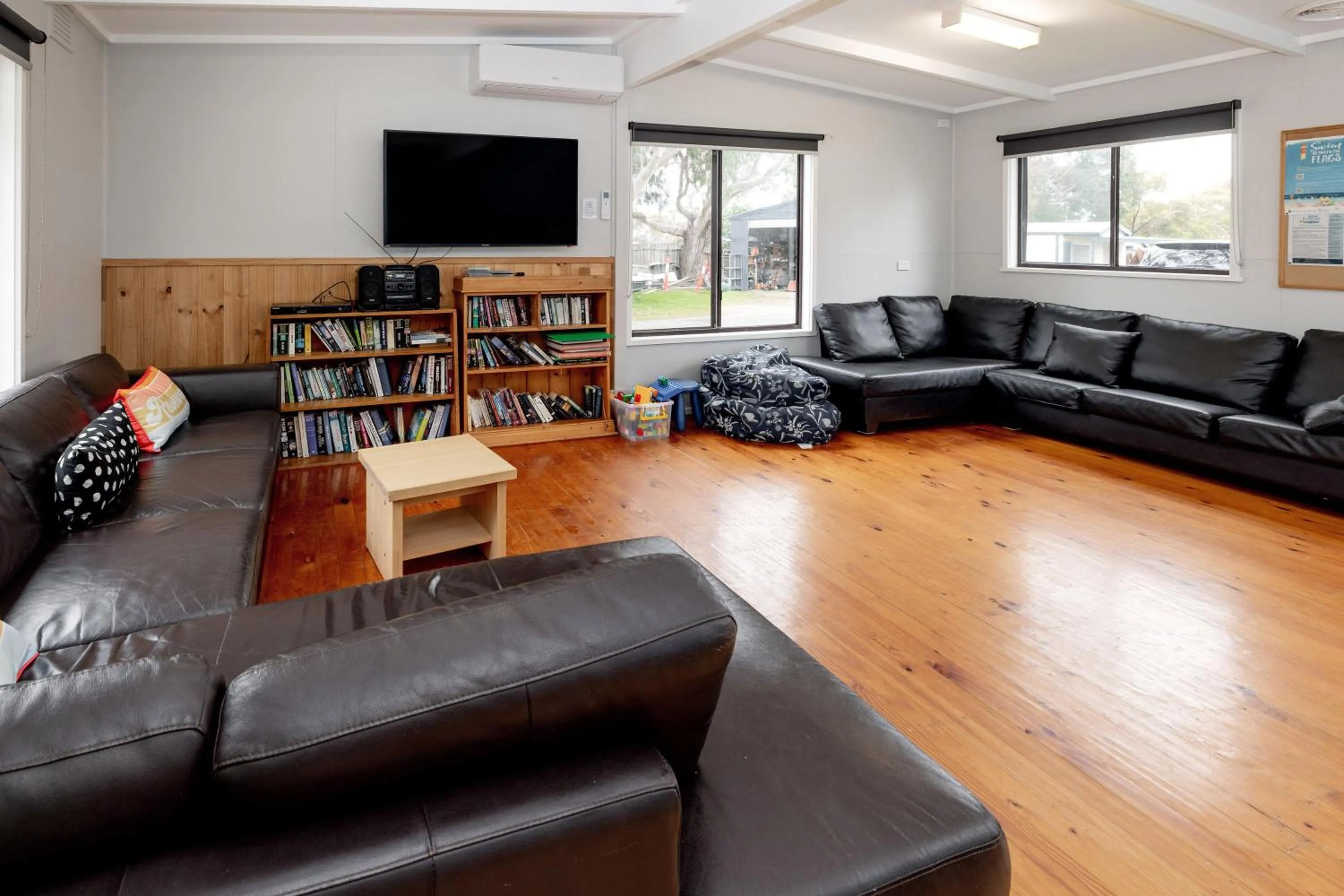 Communal lounge/ TV room in BIG4 Aireys Inlet