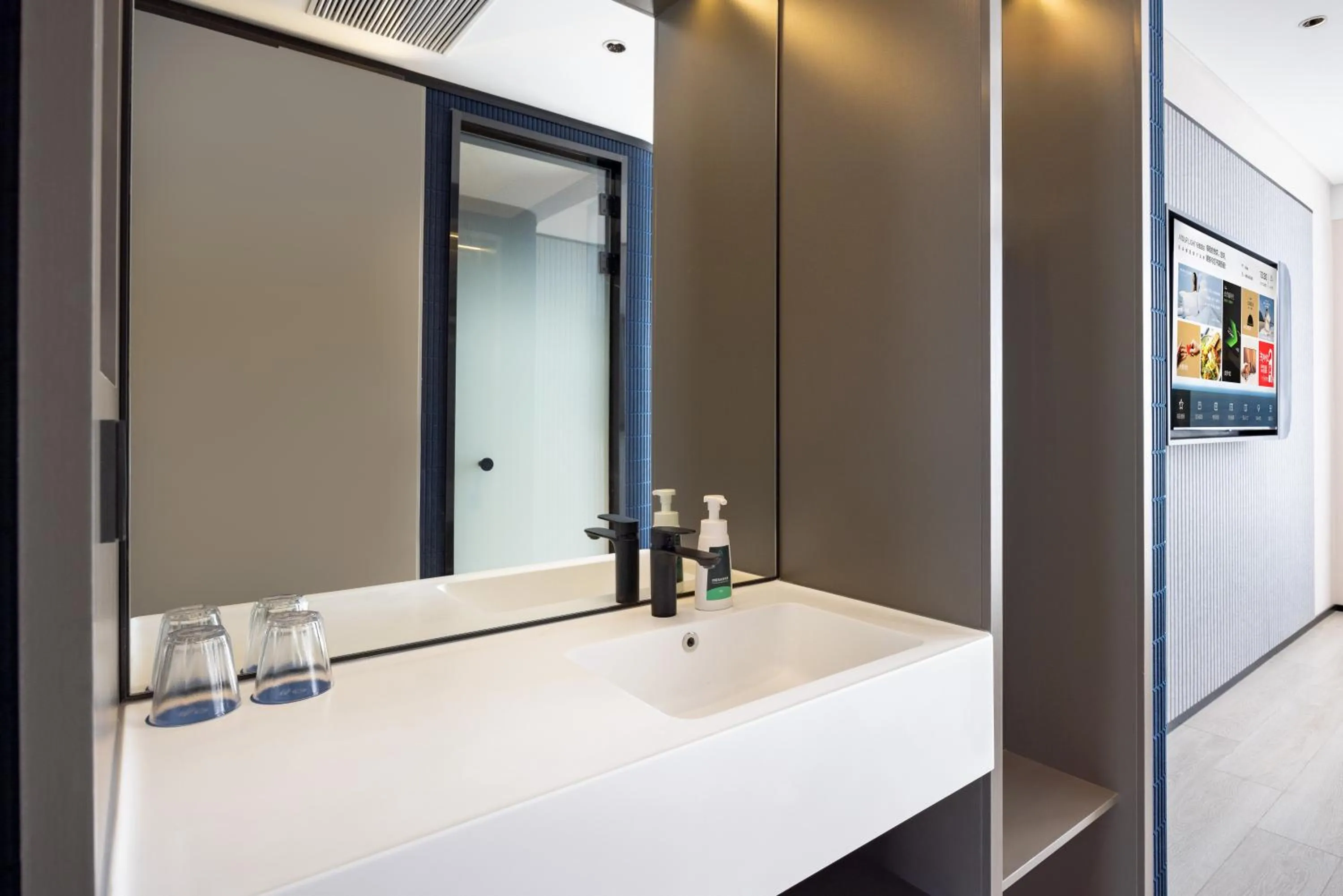 Atour Light Hotel Shenyang Yuhong Plaza Metro Station