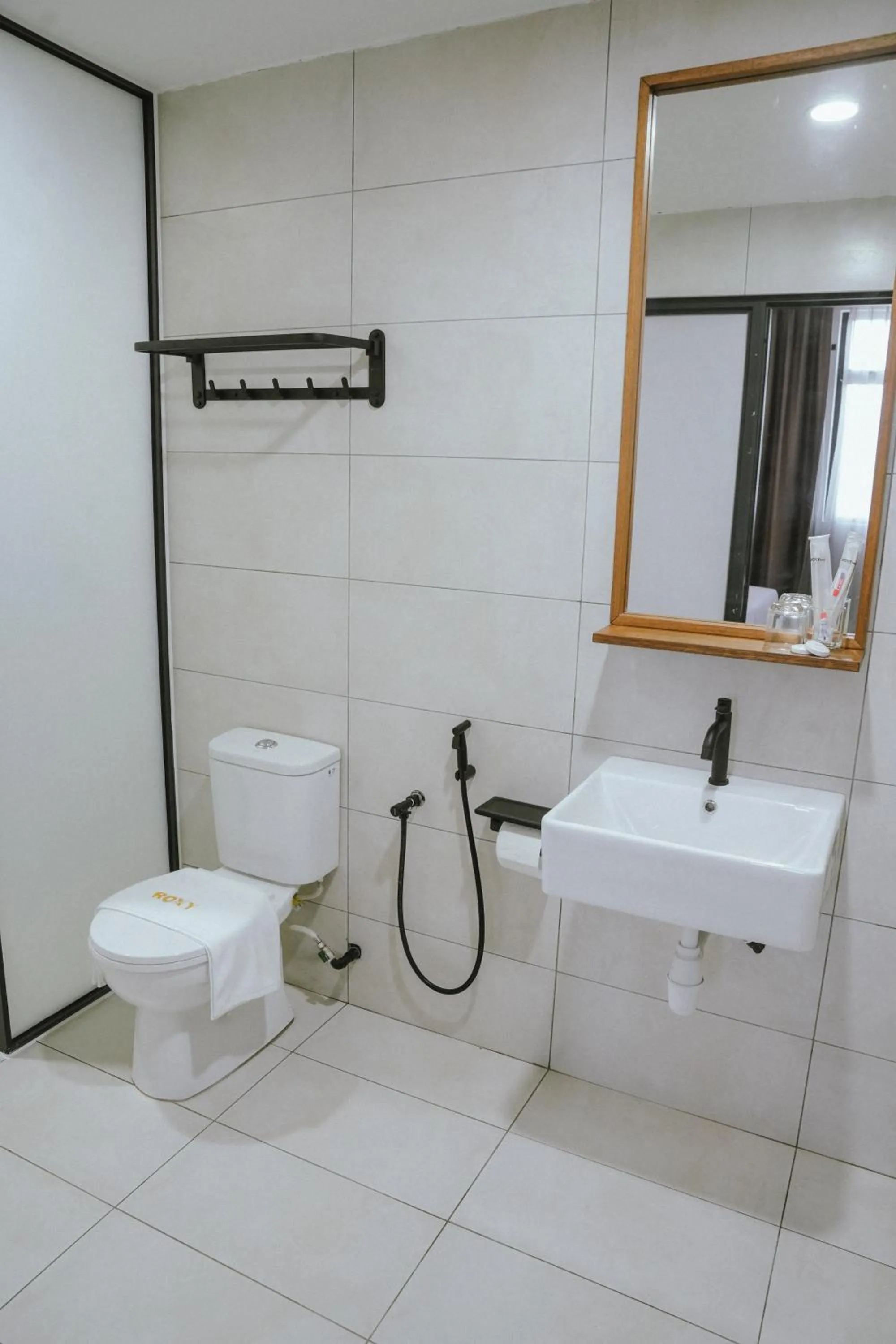 Shower in Roxy Hotel Siniawan