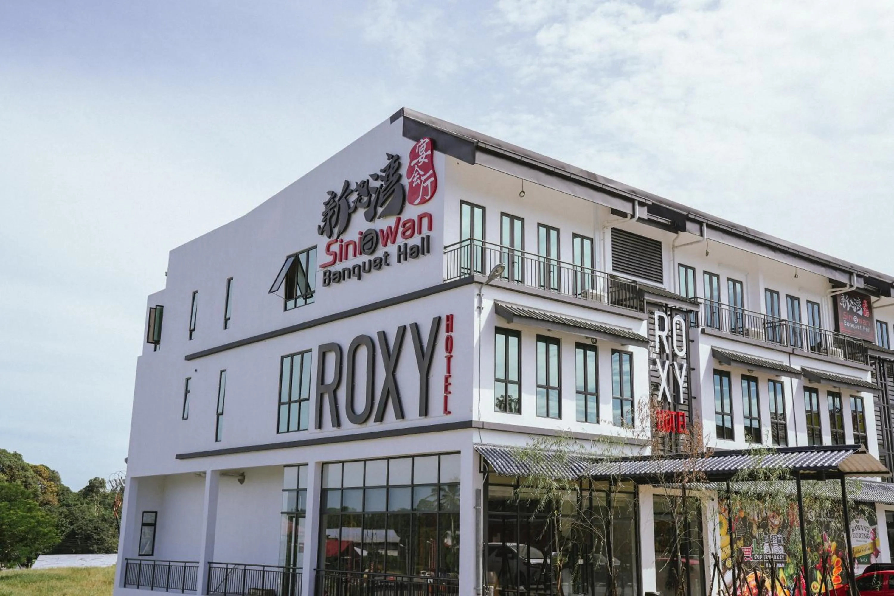 Property building in Roxy Hotel Siniawan