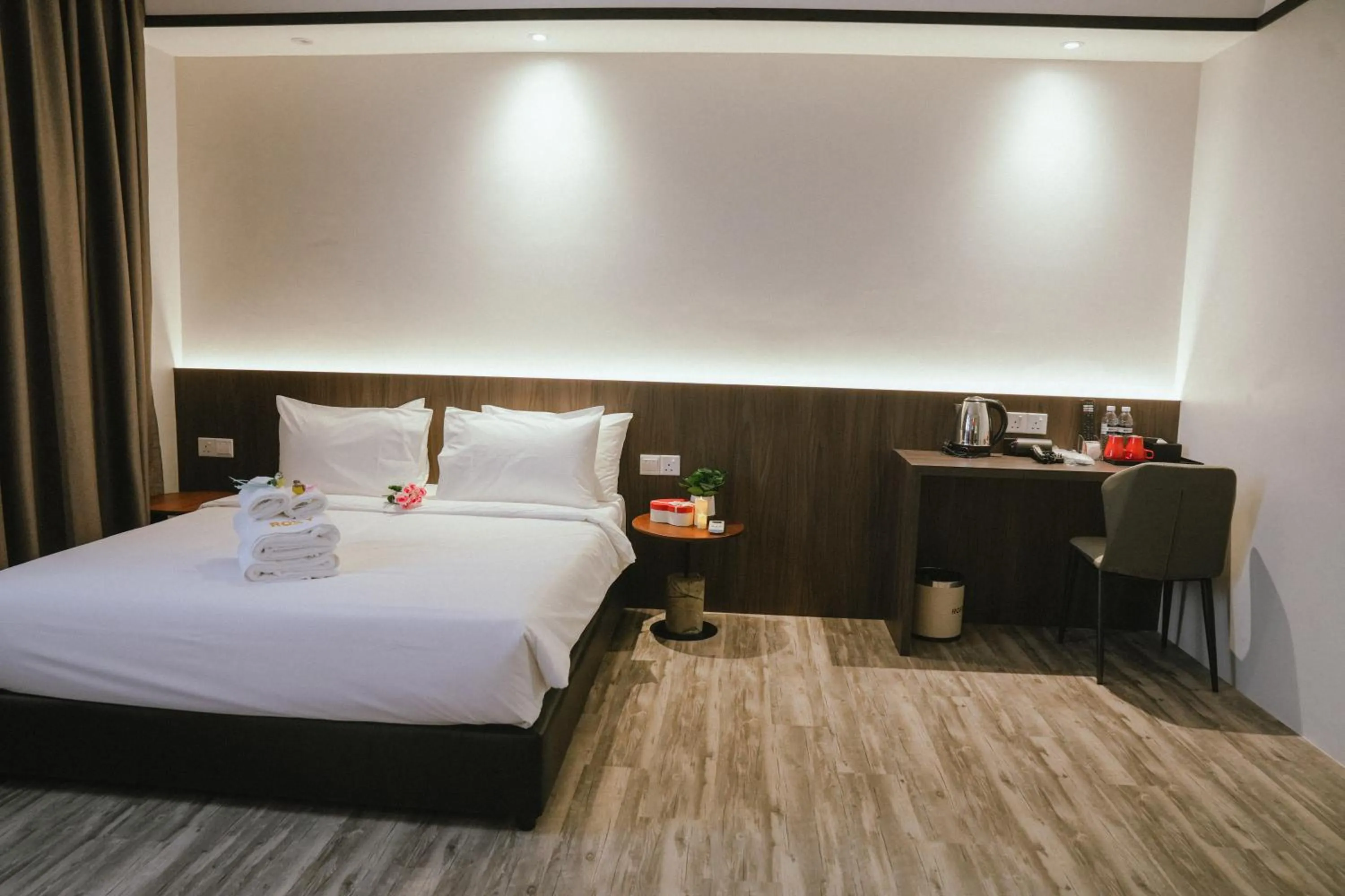 Bed in Roxy Hotel Siniawan