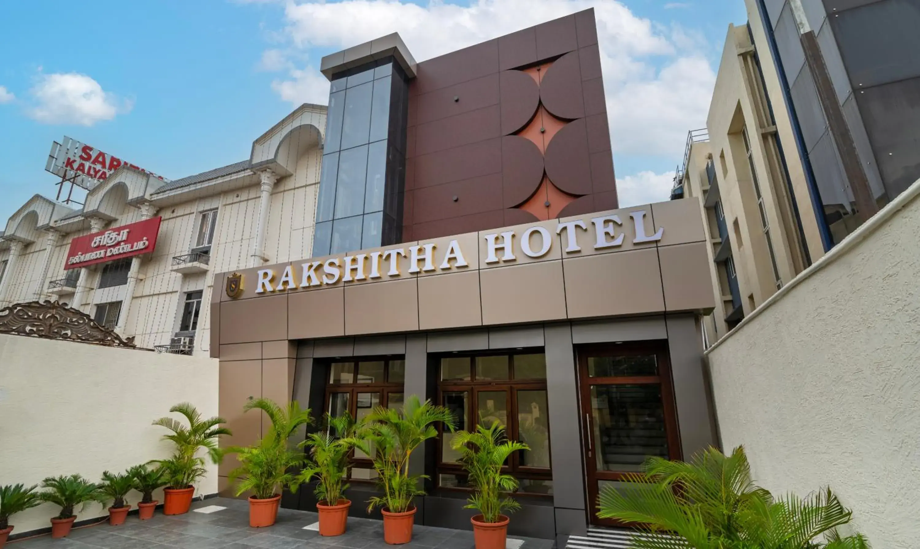 Facade/entrance in Treebo Rakshitha, Porur Facade/entrance in Treebo Rakshitha, Porur