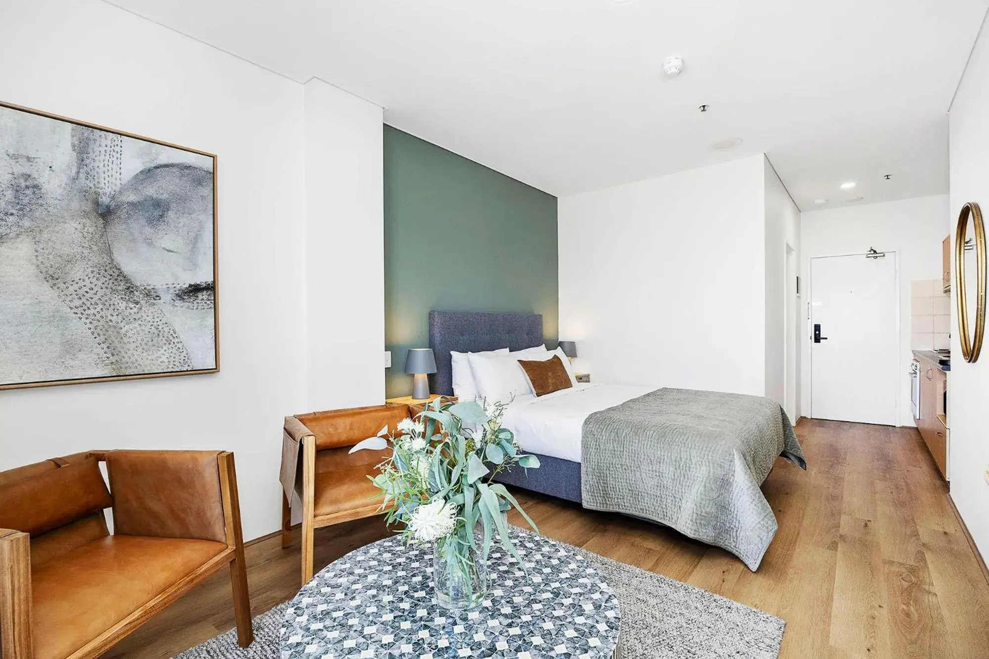 Photo of the whole room, Bed in Small Moments Photo of the whole room, Bed in Small Moments