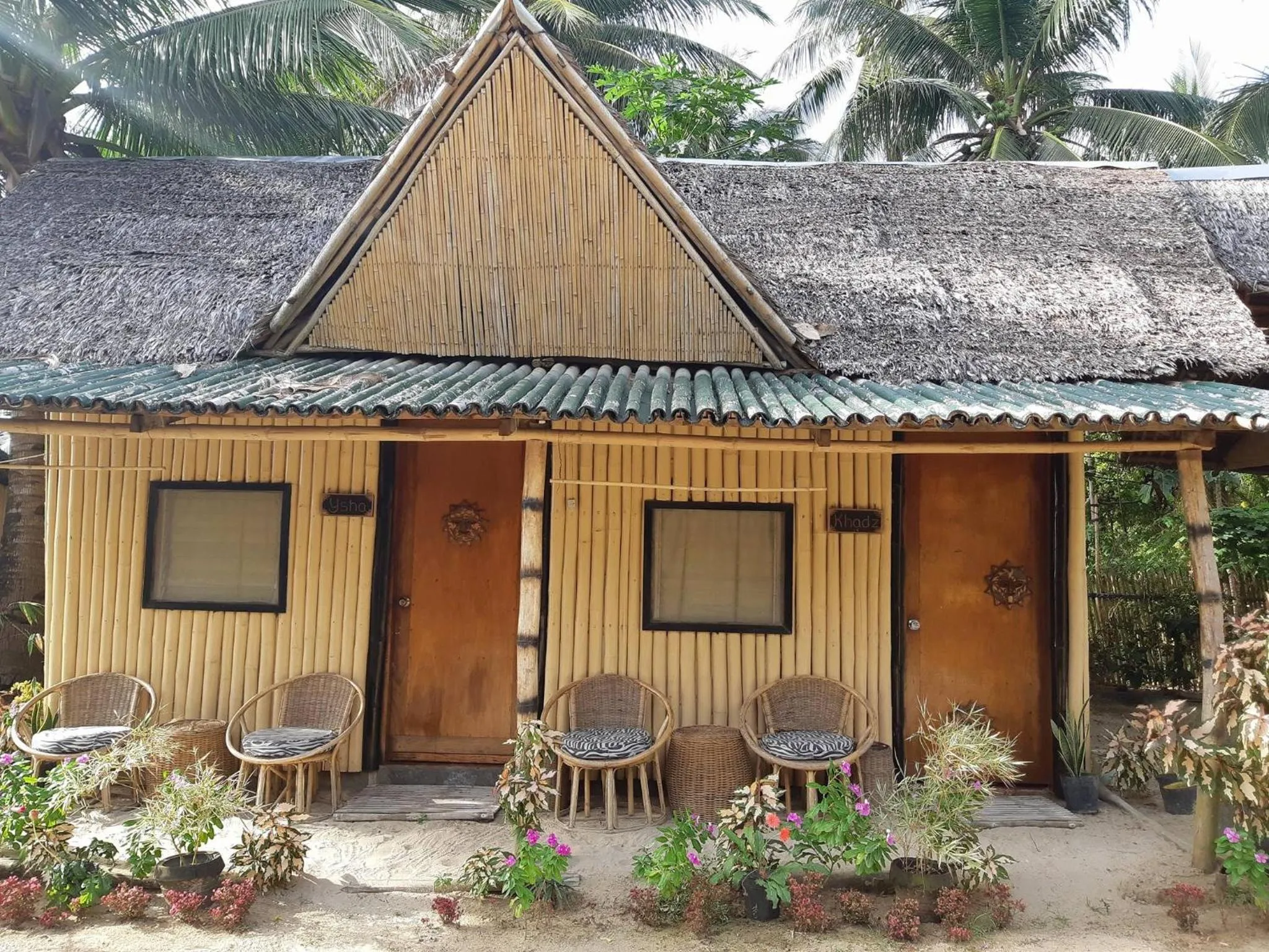 Property building in Floresitas Beach Resort