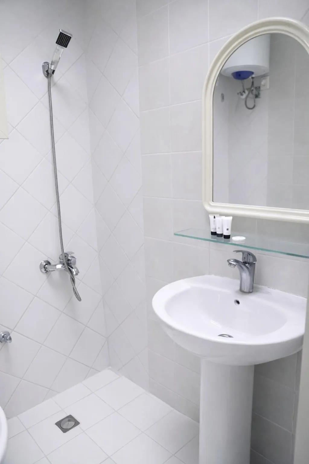 Toilet in Binayat Hama Serviced Apartments