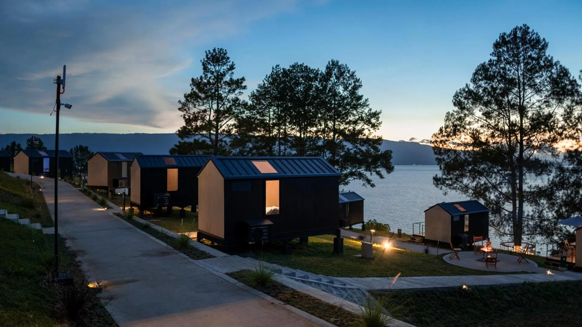 Property building in Bobocabin Patra, Parapat