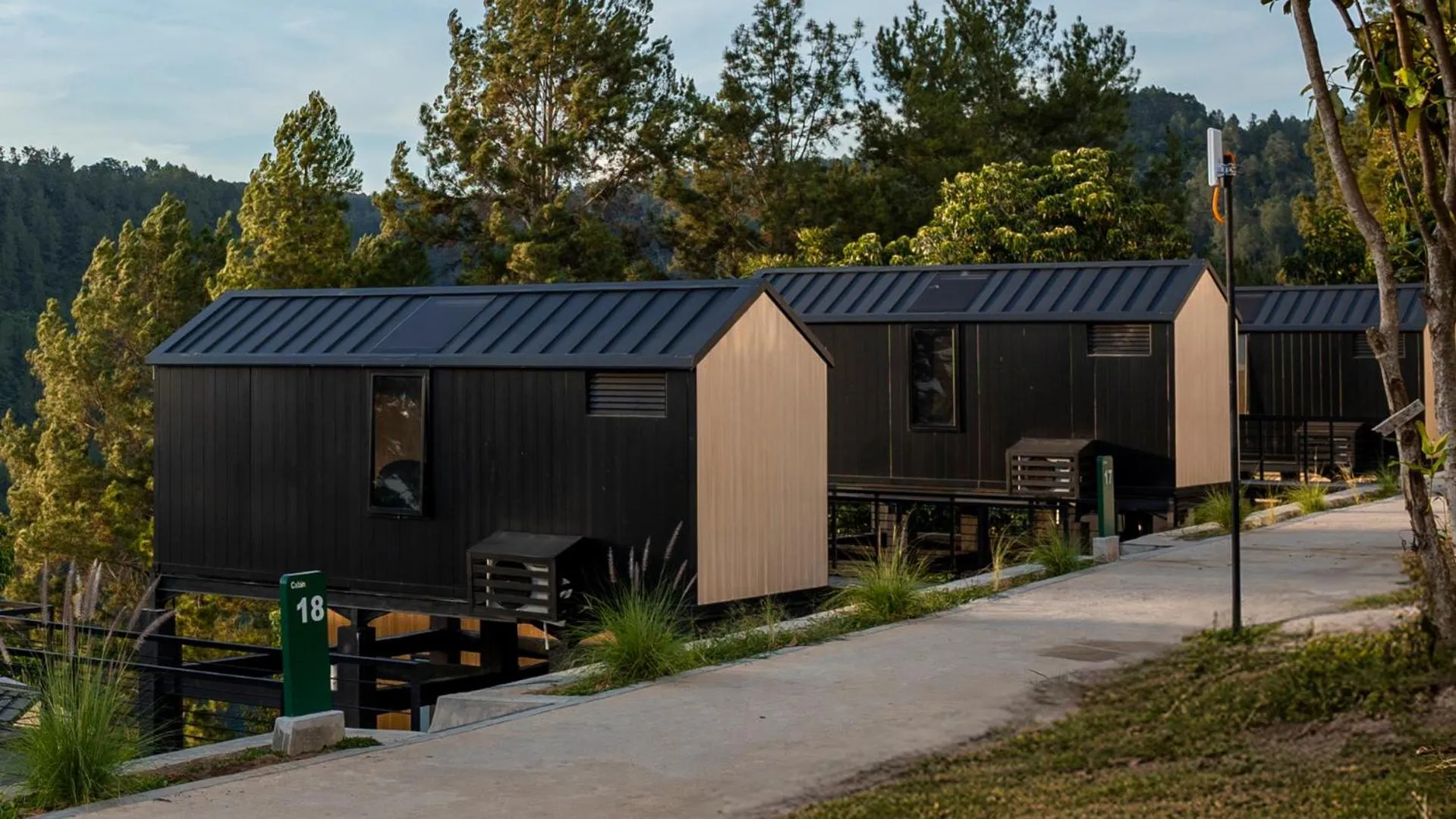 Property building in Bobocabin Patra, Parapat