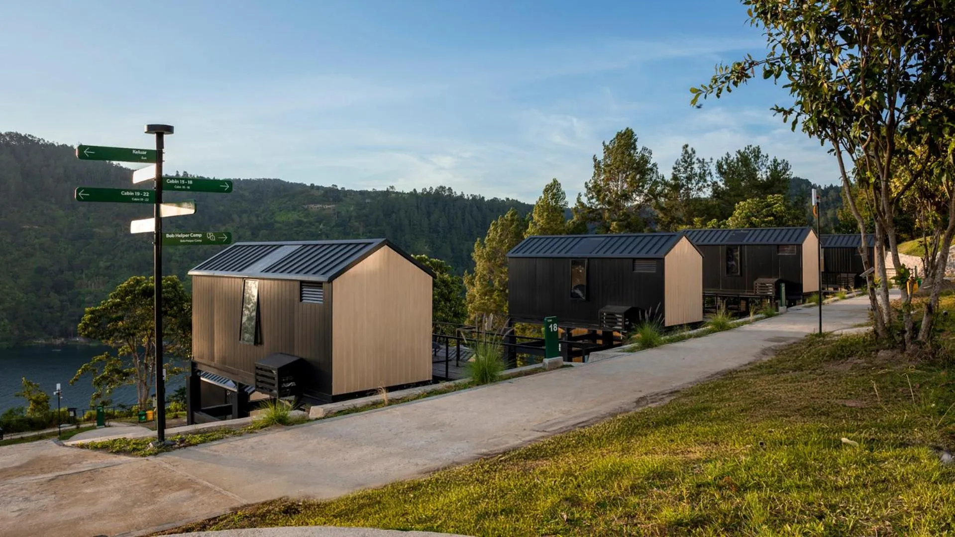 Property building in Bobocabin Patra, Parapat